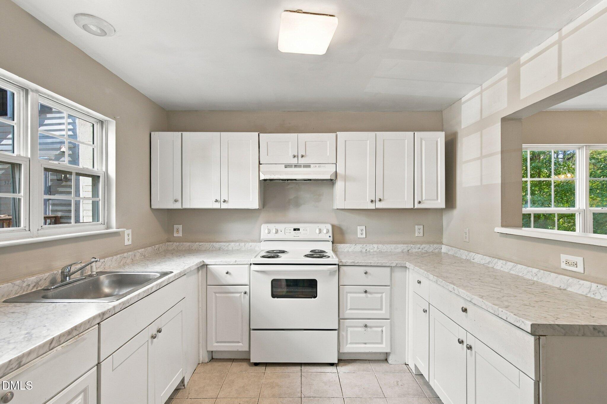 320 Kilarney Drive Property Photo 1