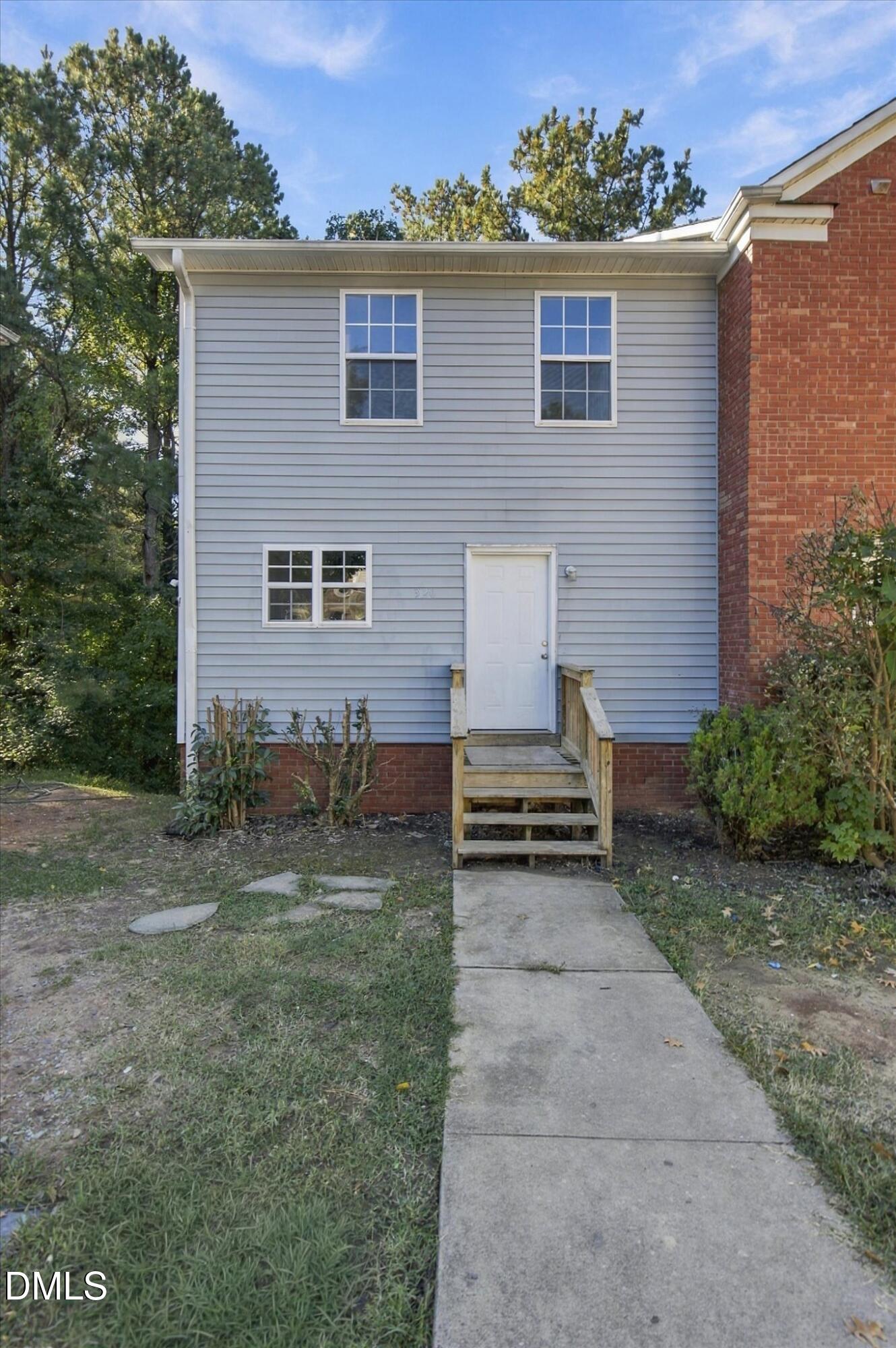 320 Kilarney Drive Property Photo 2