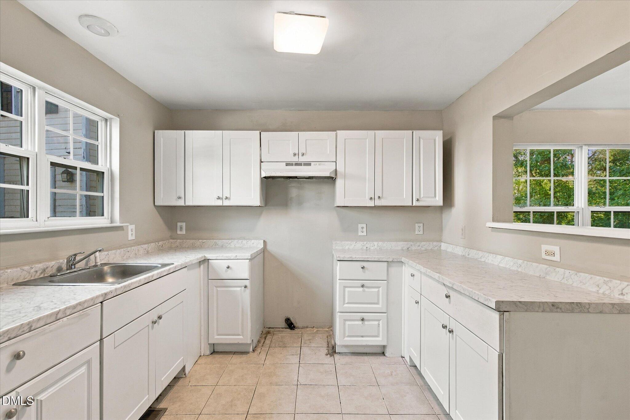 320 Kilarney Drive Property Photo 3