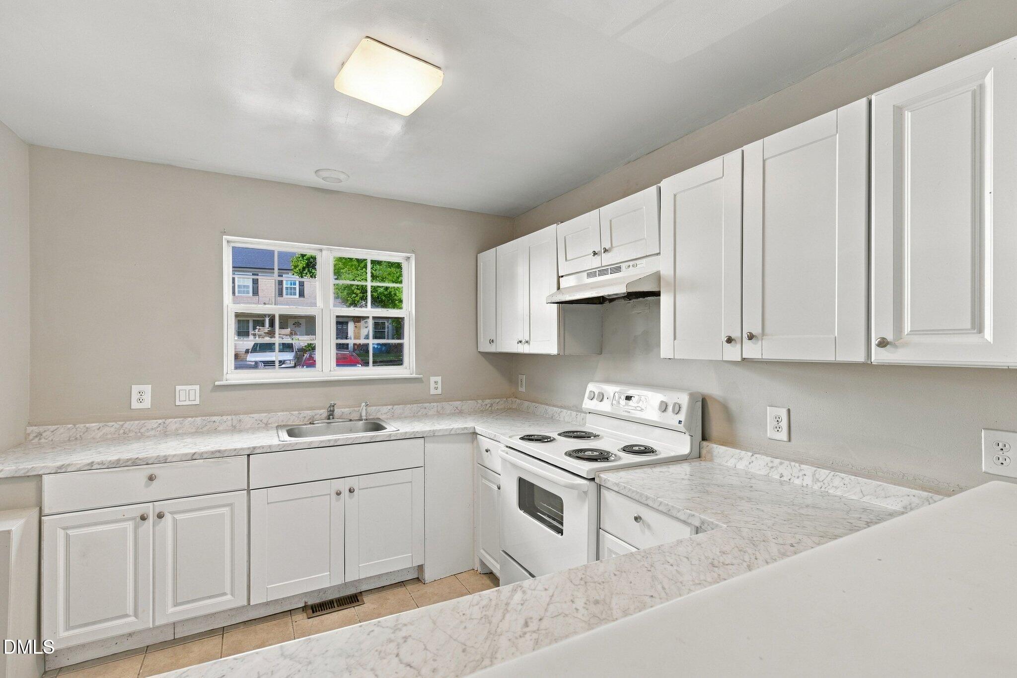 320 Kilarney Drive Property Photo 8