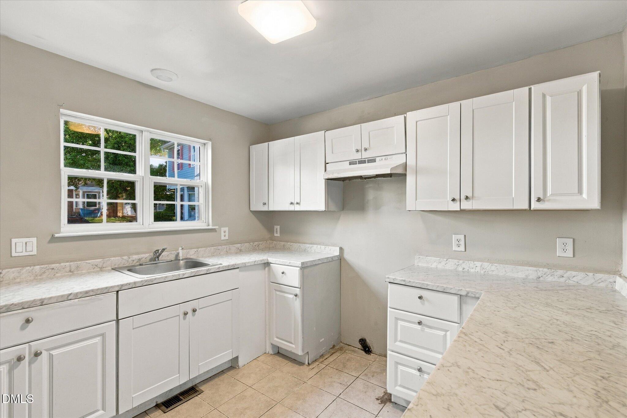320 Kilarney Drive Property Photo 11