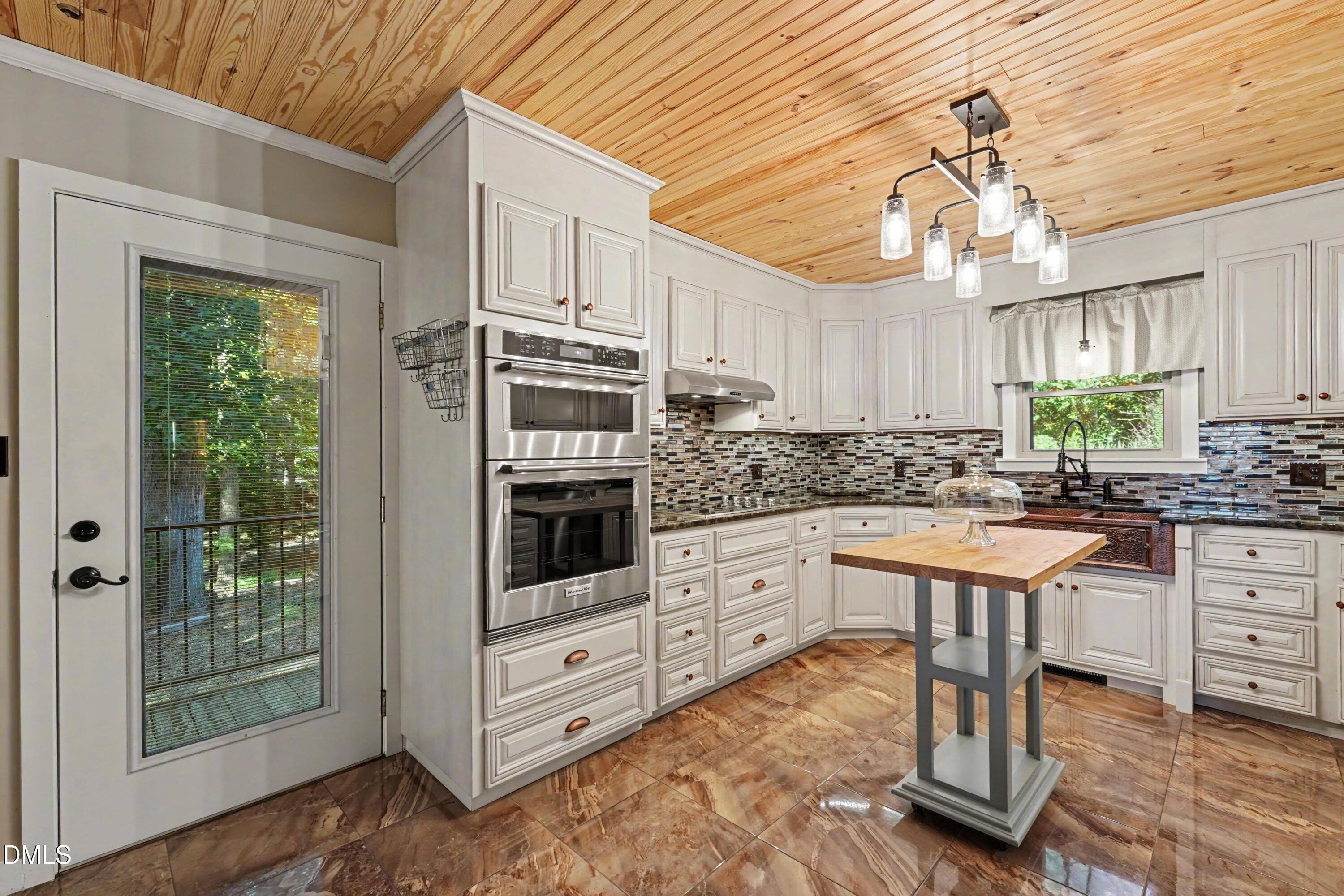 1041 Emerald Shores Road Property Photo 6