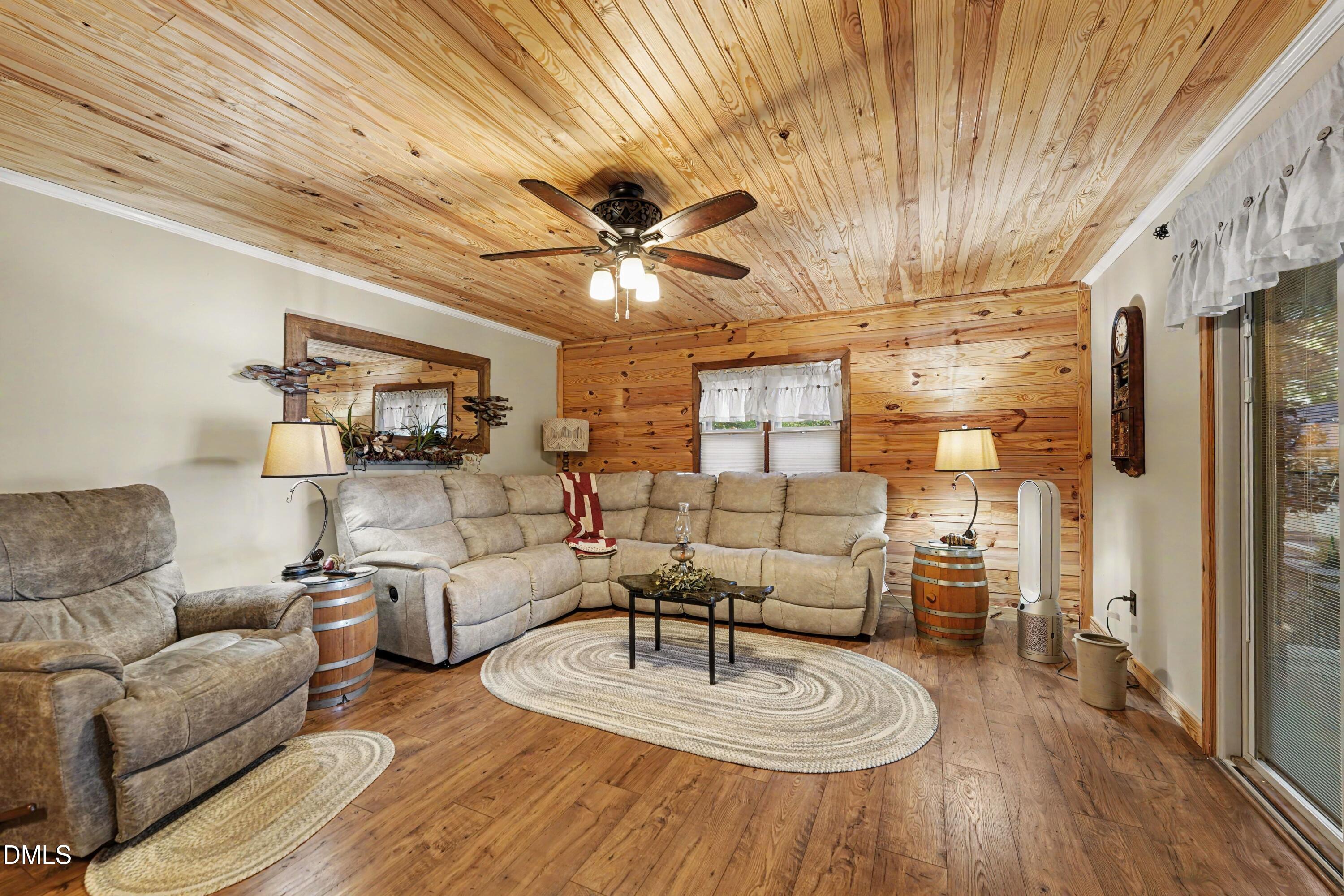 1041 Emerald Shores Road Property Photo 14