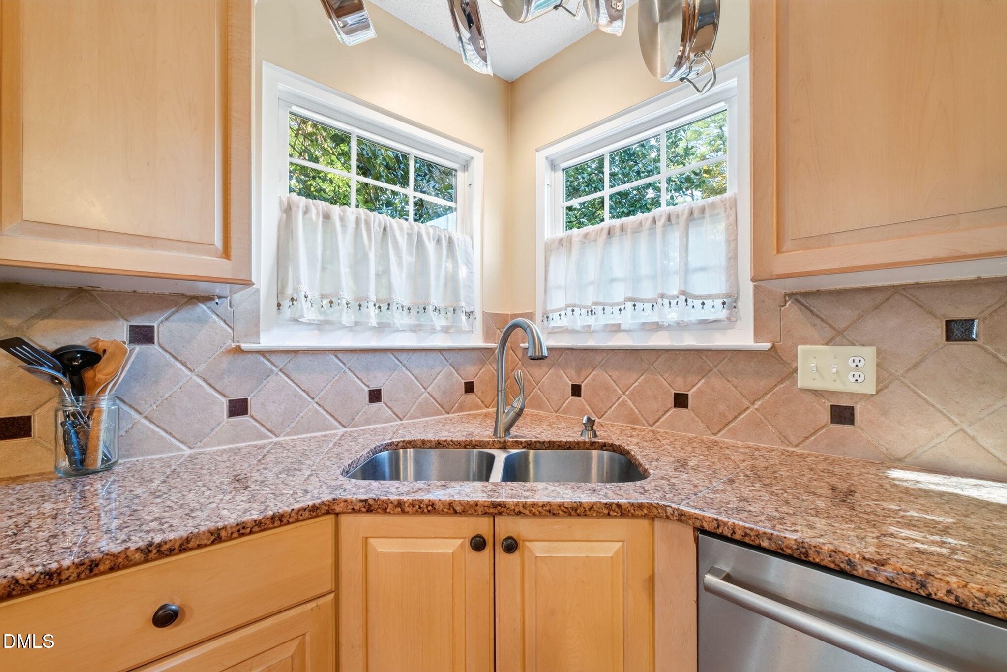 100 Glensford Way Property Photo 22