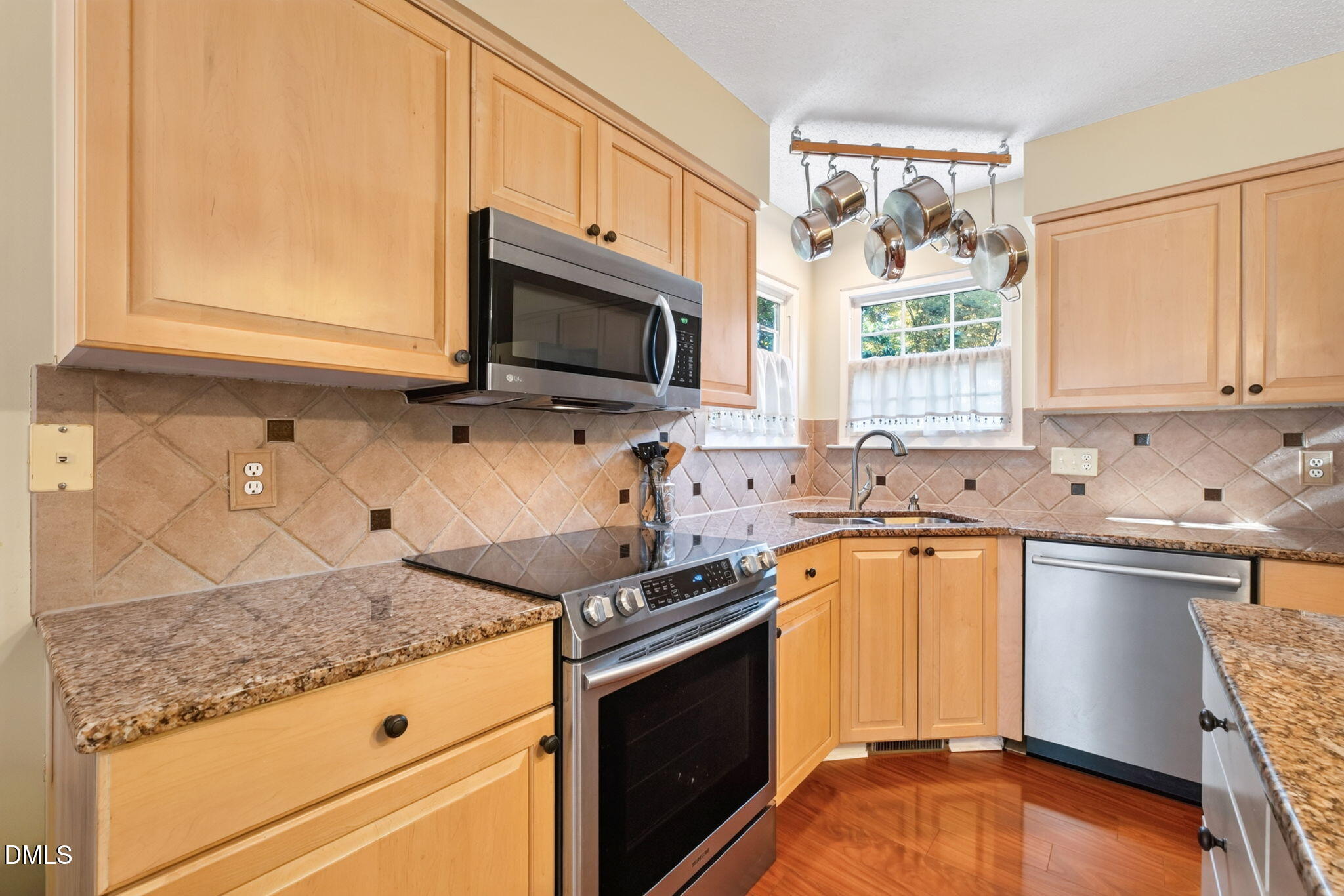 100 Glensford Way Property Photo 24