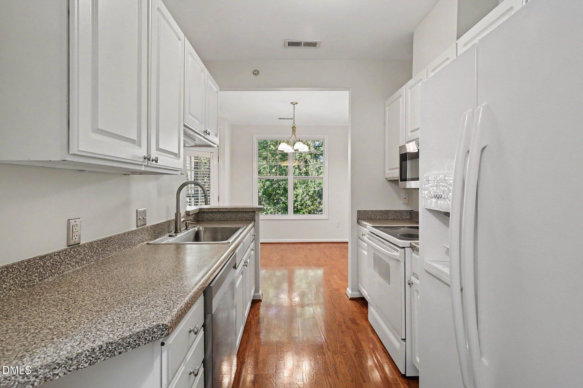 8241 Allyns Landing Way Property Photo 4