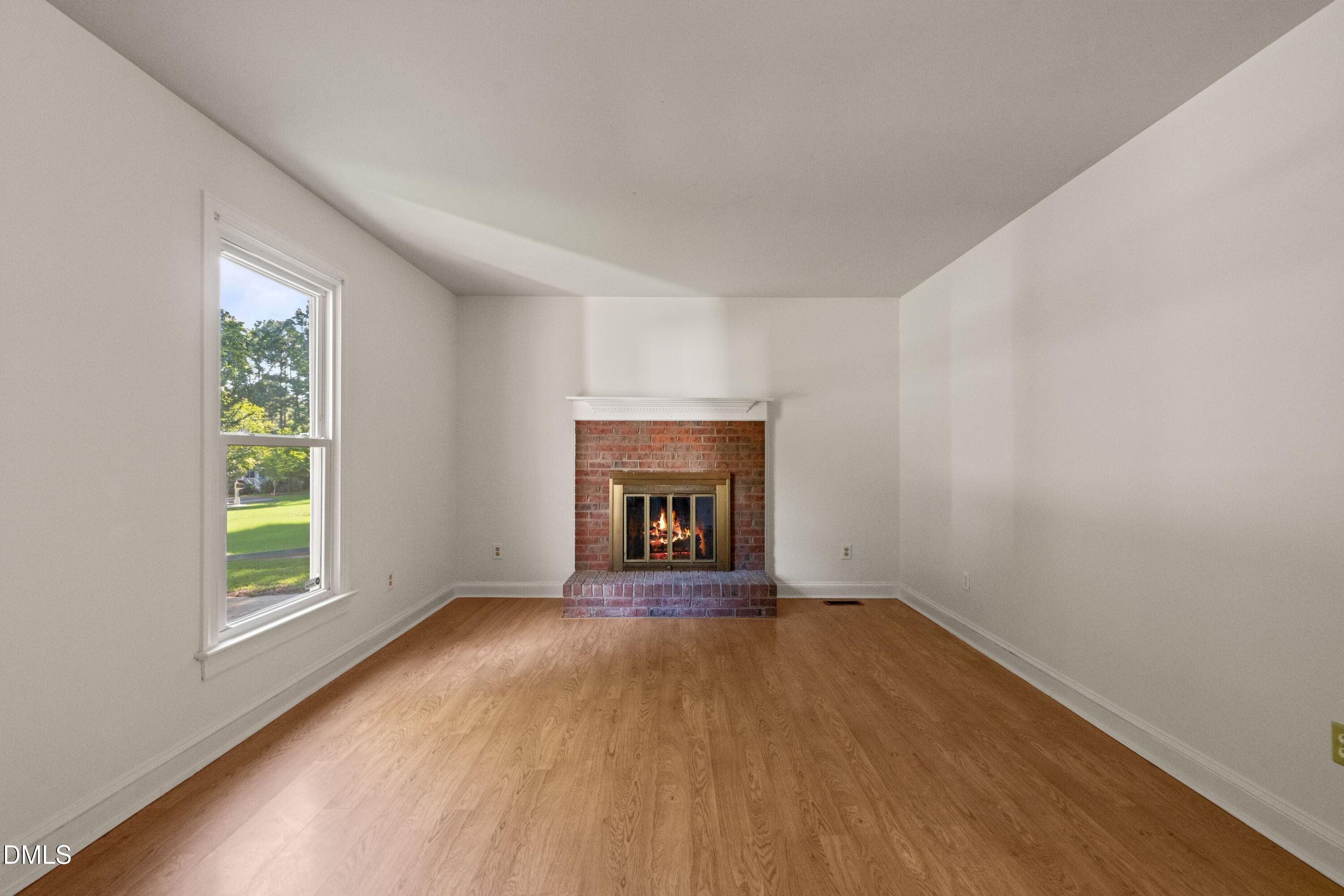 704 E Maple Lane E Property Photo 11