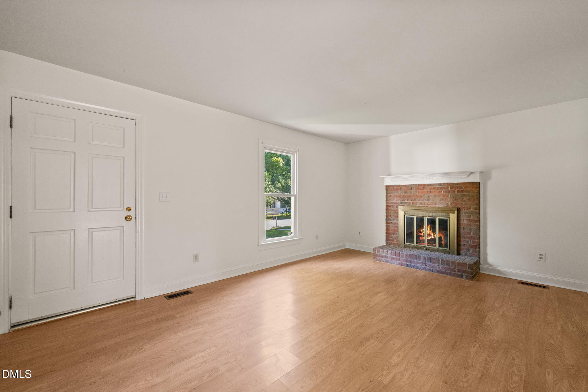 704 E Maple Lane E Property Photo 12