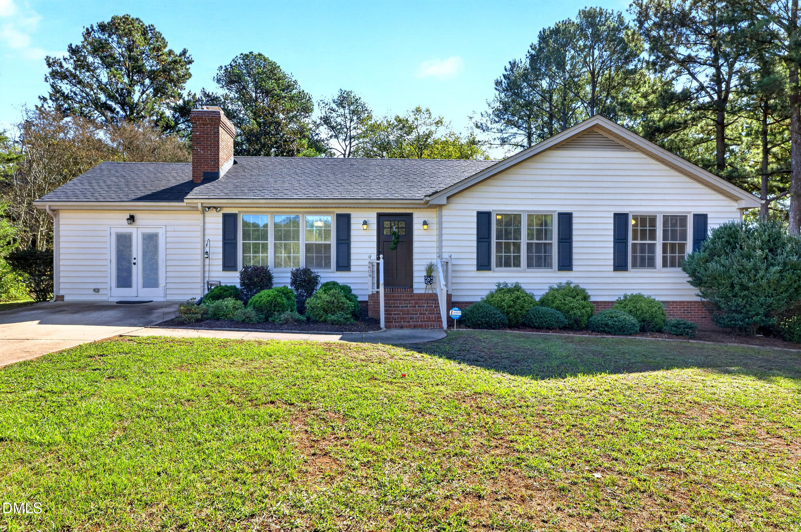 8609 Manns Loop Road Property Photo 1