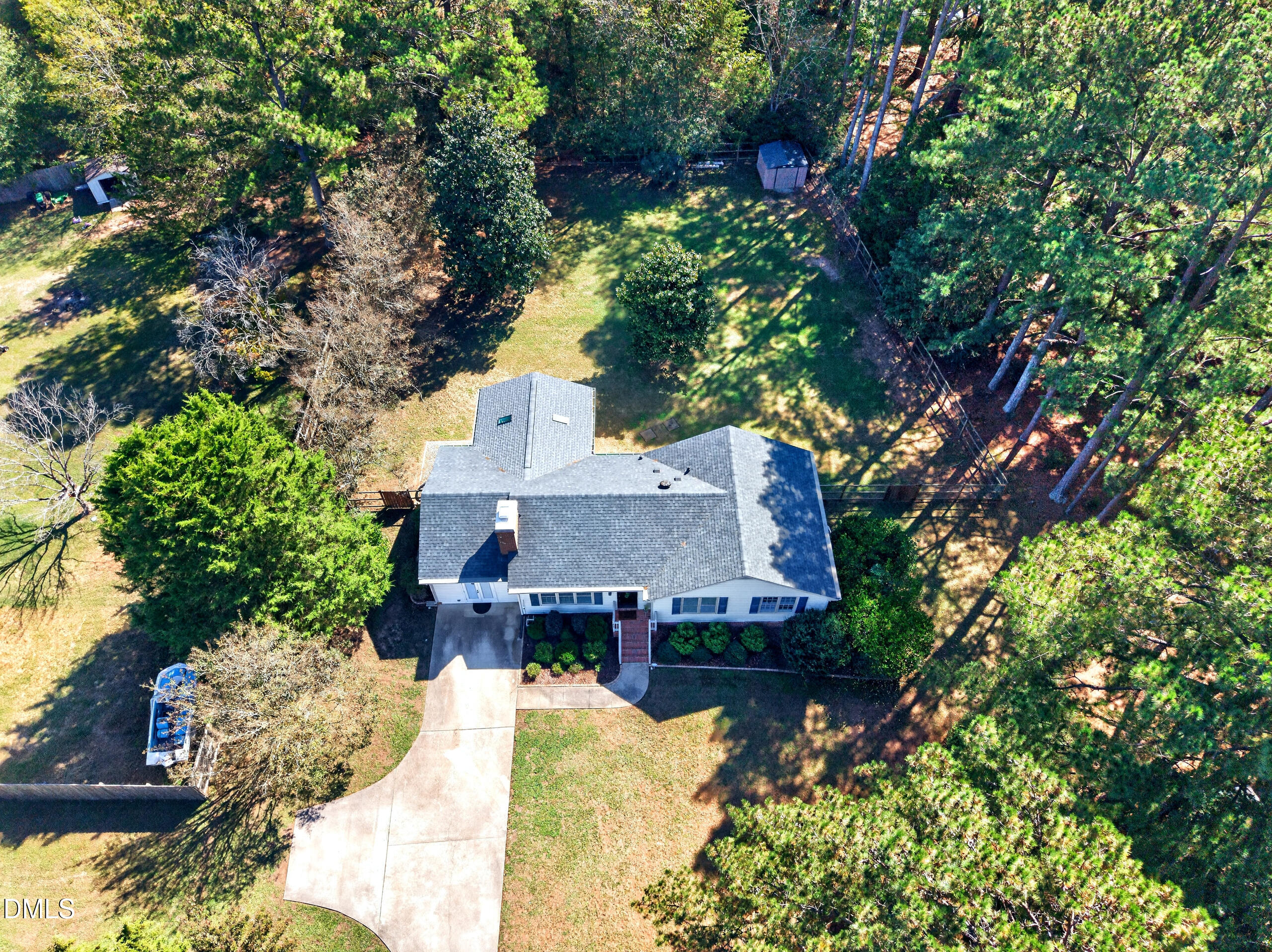 8609 Manns Loop Road Property Photo 3