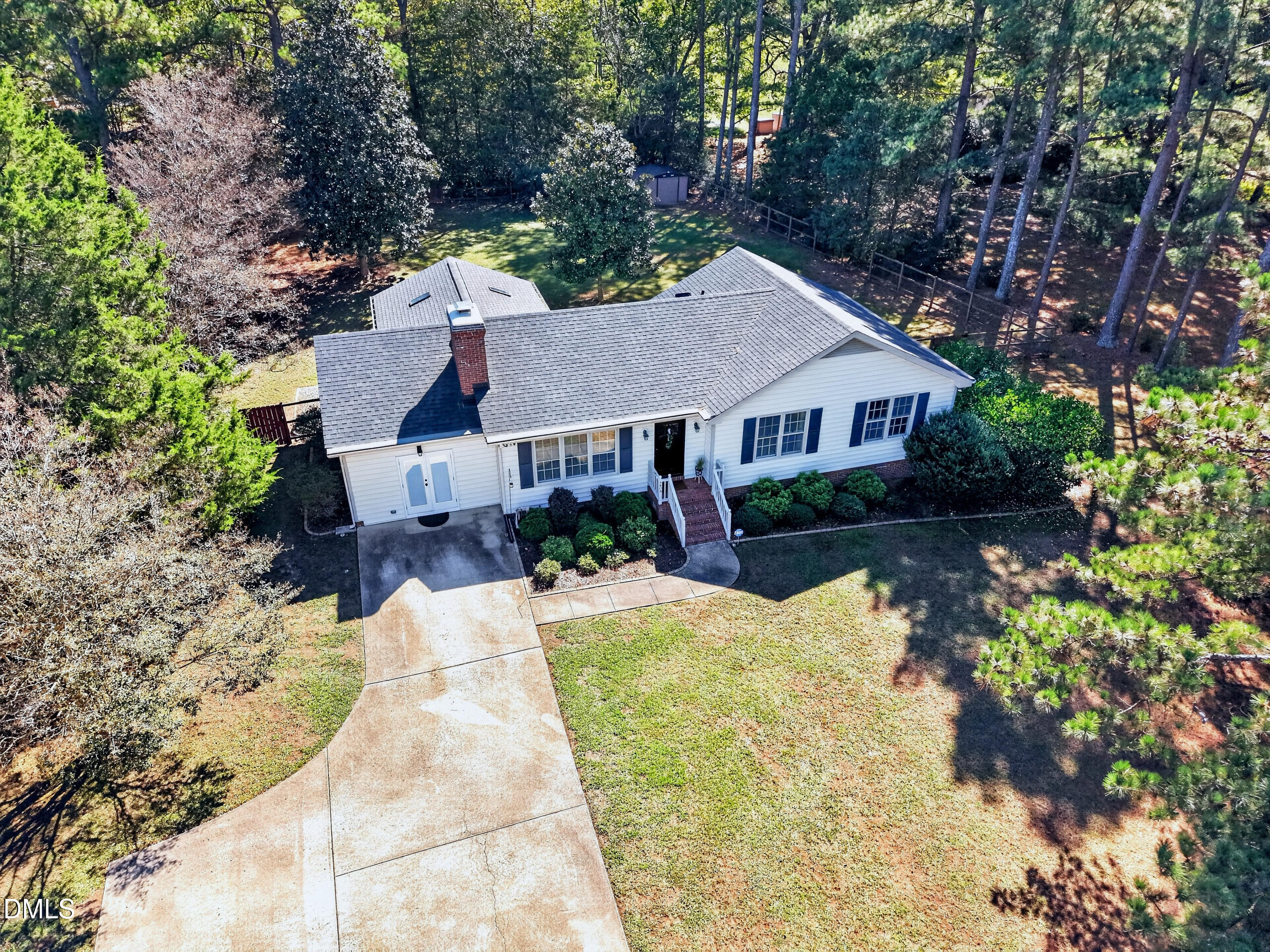 8609 Manns Loop Road Property Photo 4