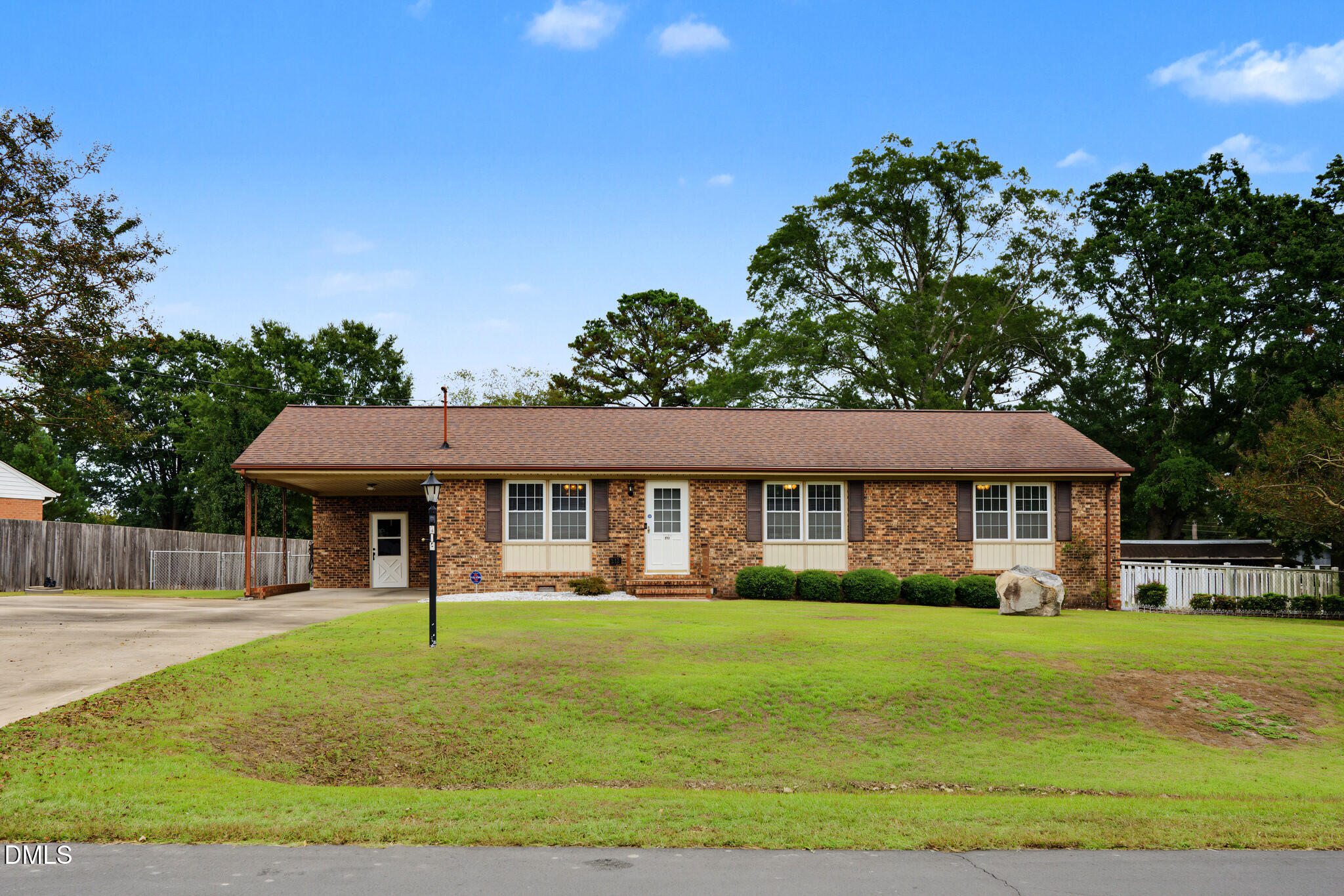 212 E Westwood Drive Property Photo 1