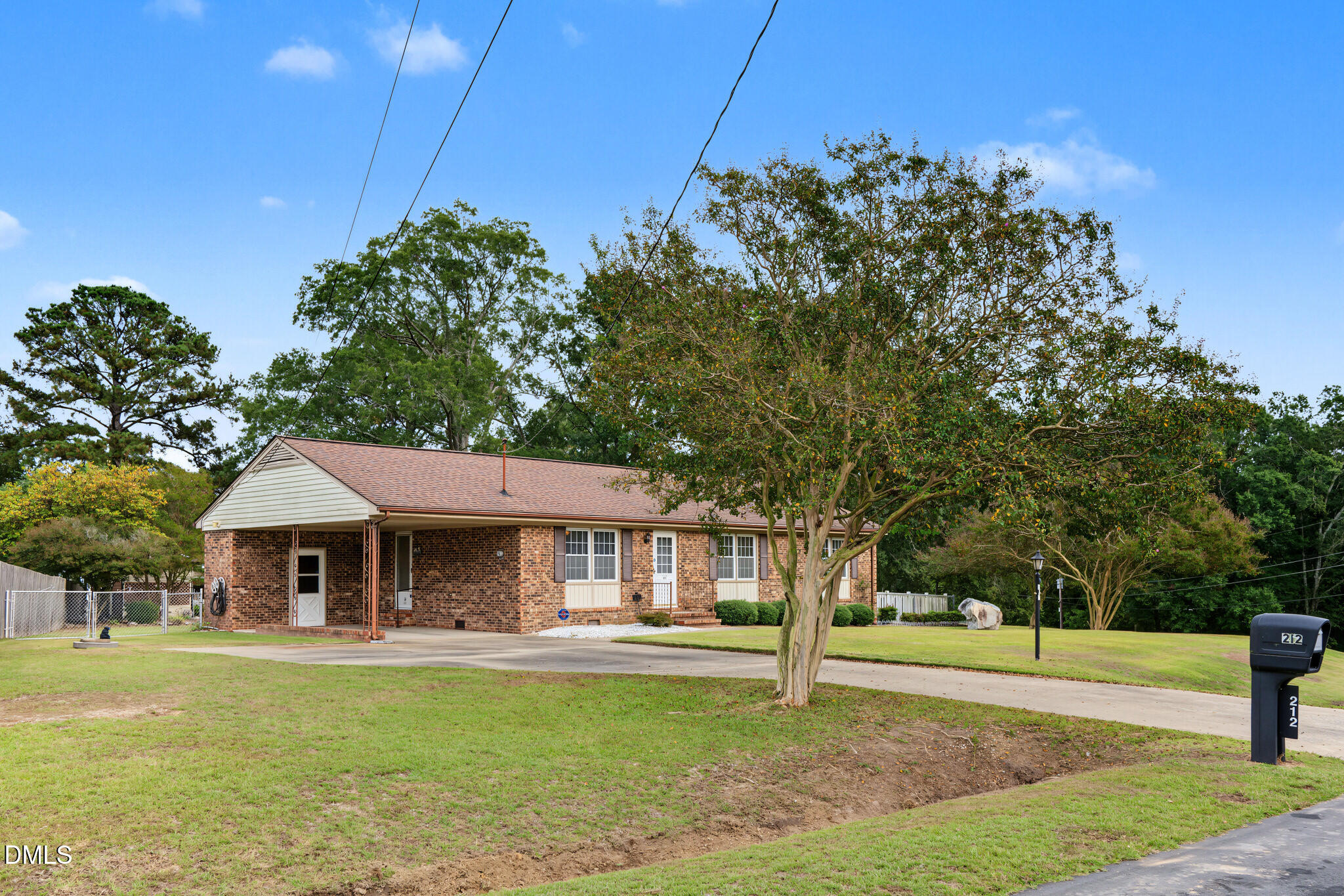 212 E Westwood Drive Property Photo 3