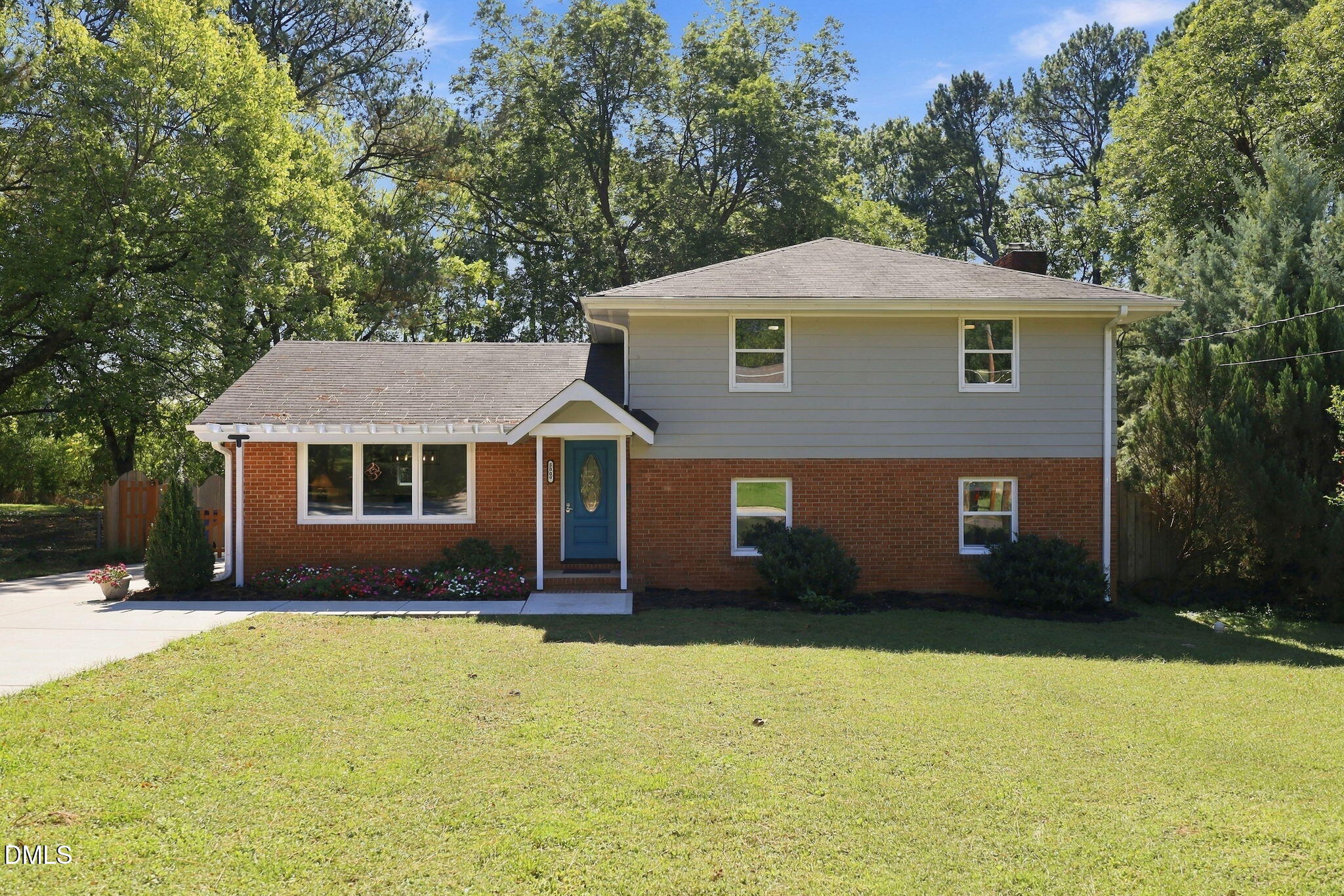 5009 Huntingdon Drive Property Photo 1