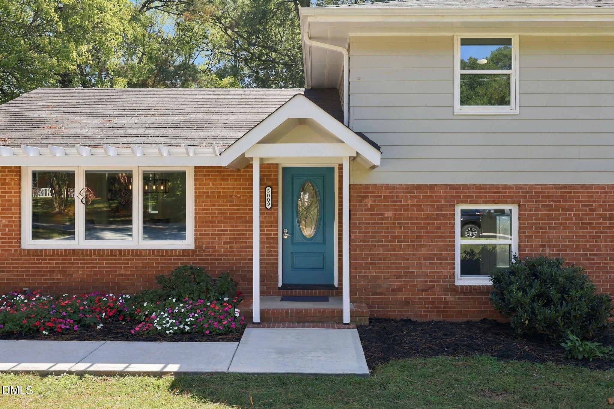 5009 Huntingdon Drive Property Photo 3