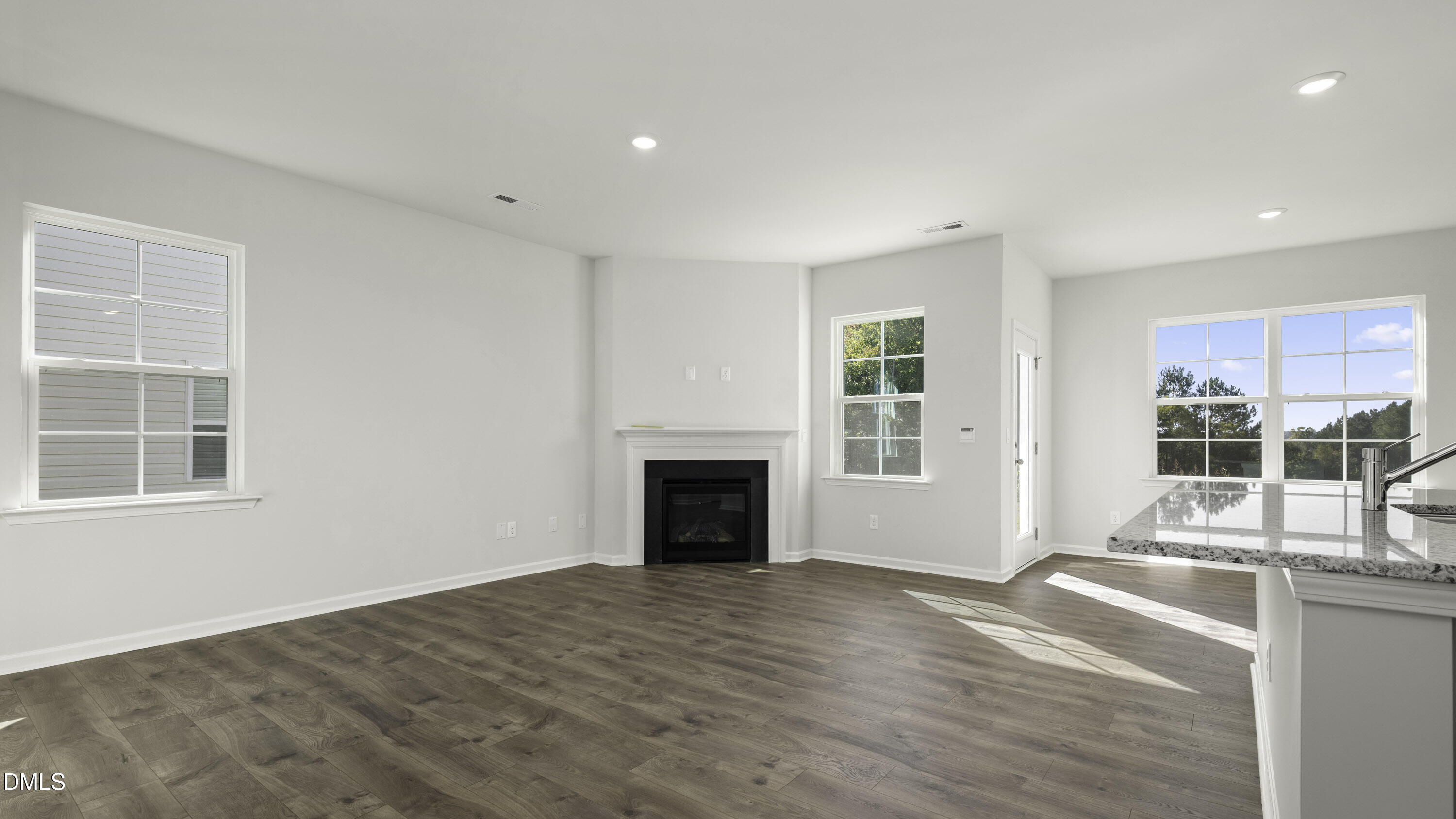 402 The Brus Street Property Photo 4