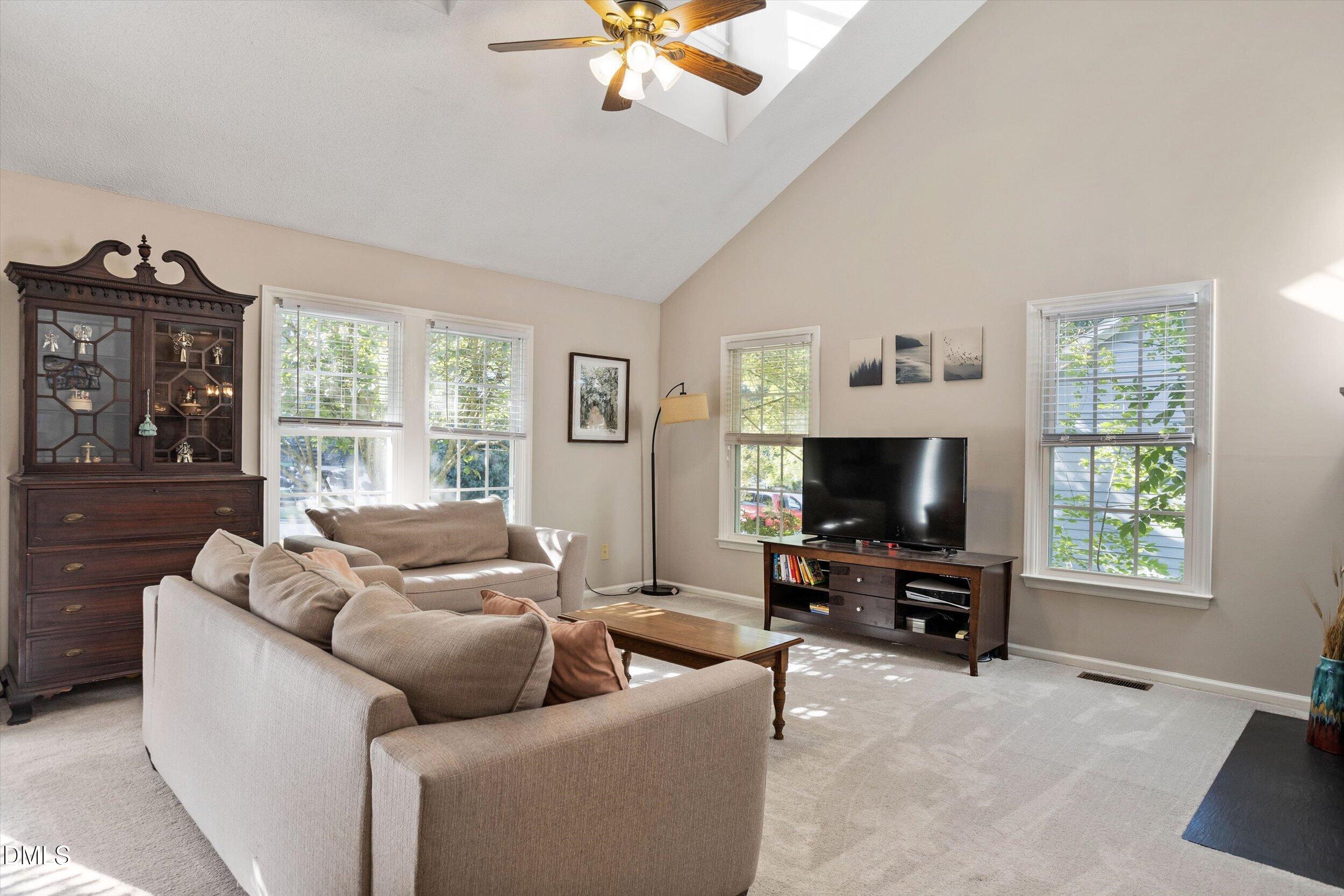 5112 Carolwood Lane Property Photo 4
