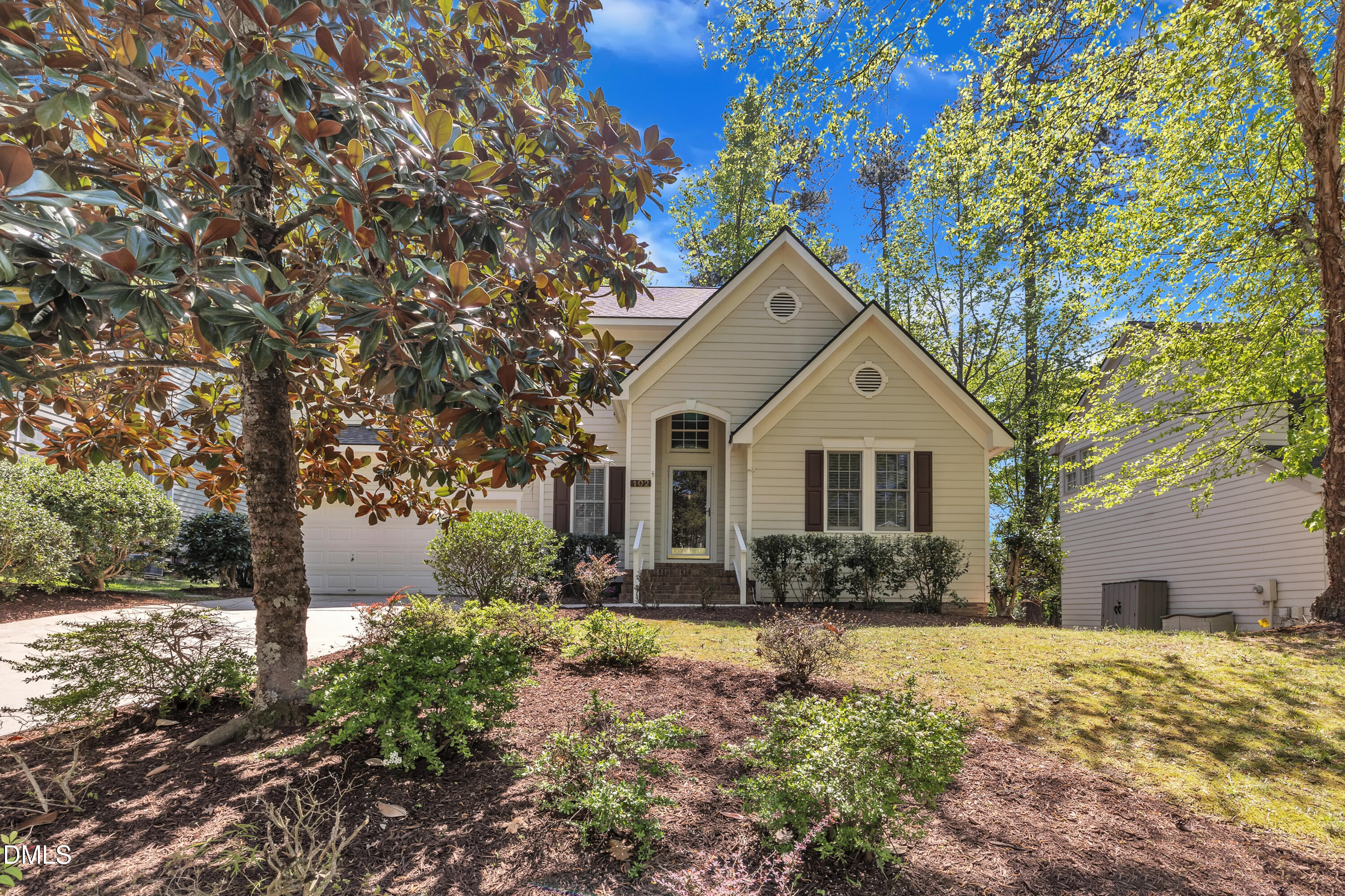 102 Cove Creek Drive Property Photo 2