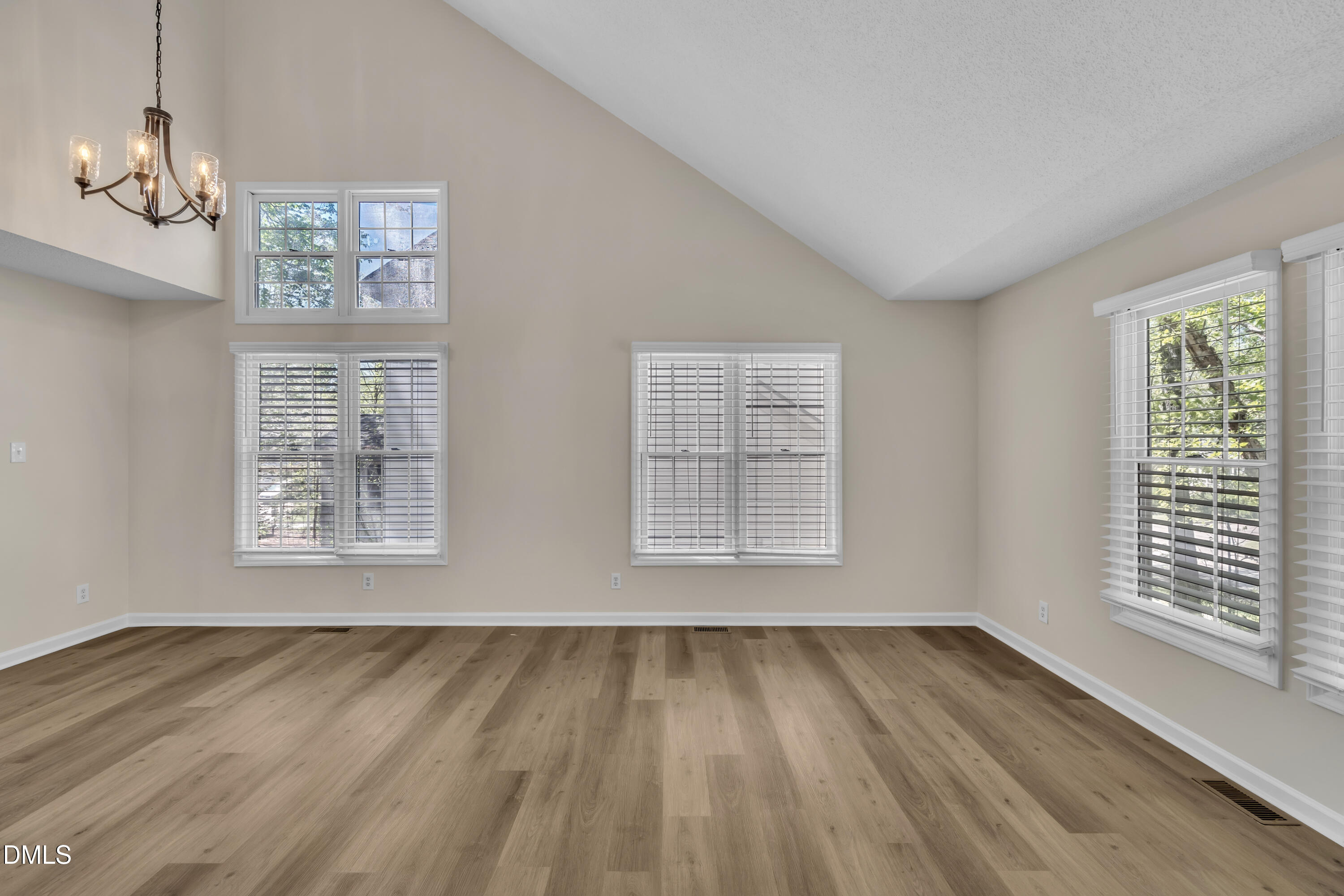 102 Cove Creek Drive Property Photo 10