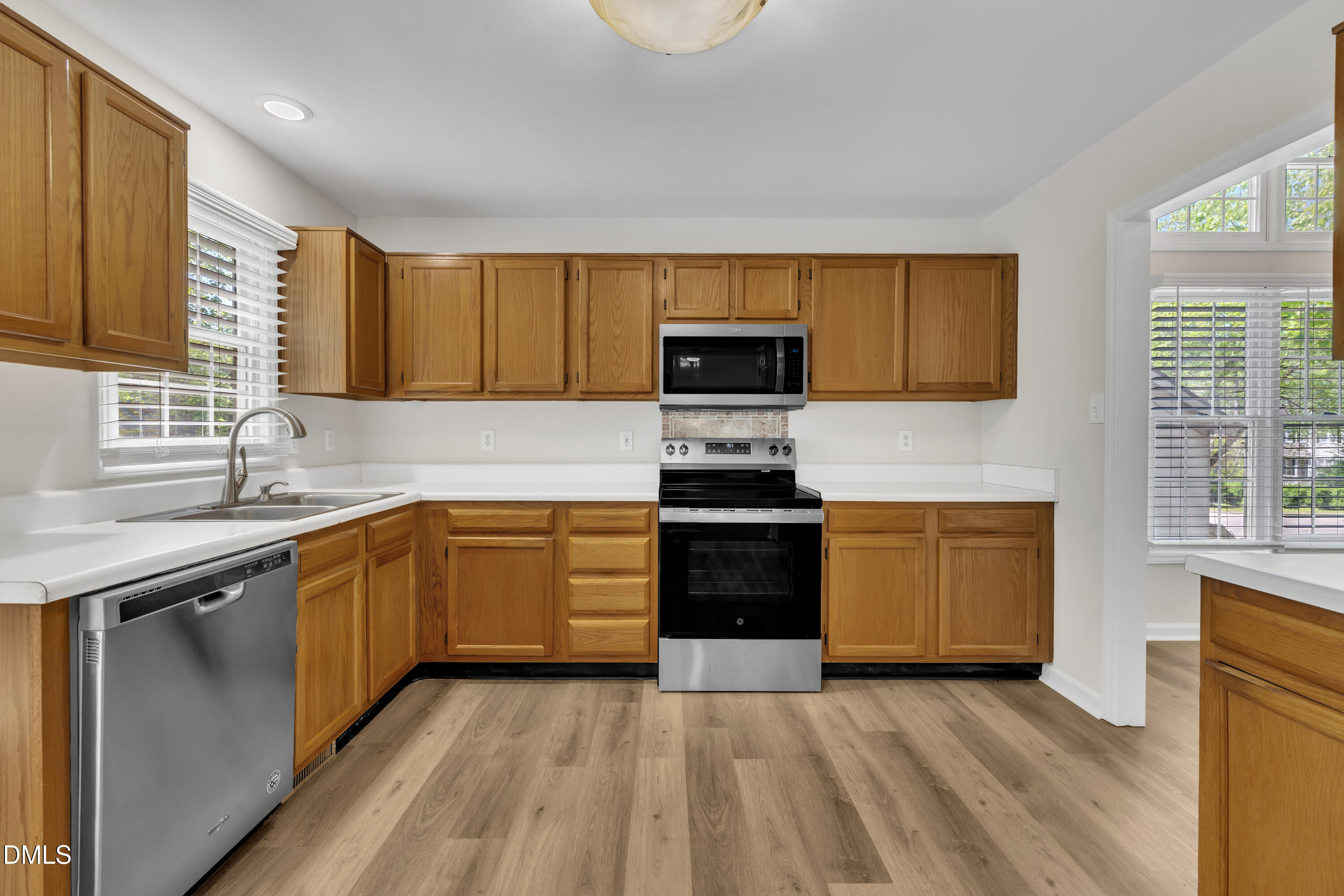 102 Cove Creek Drive Property Photo 15