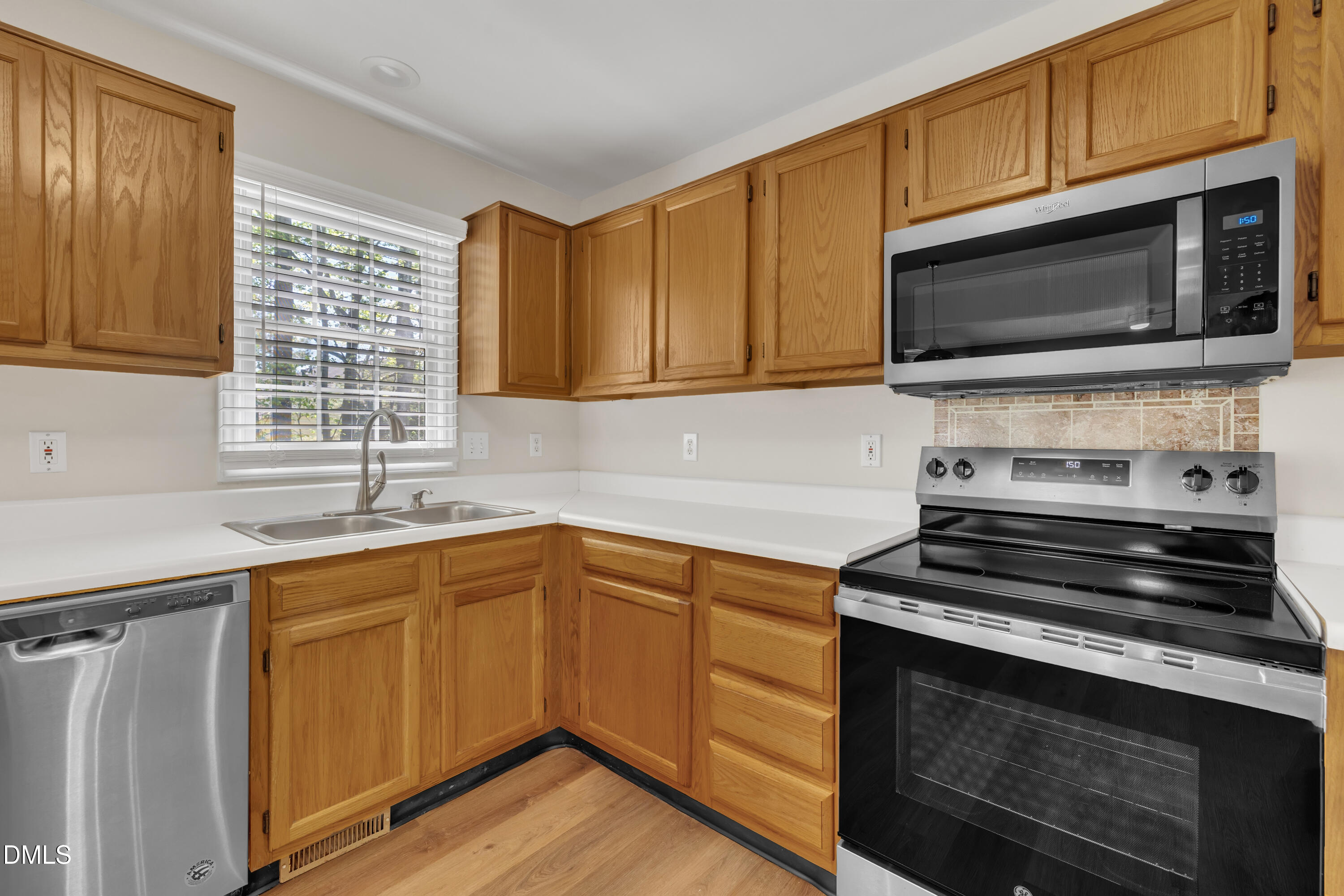 102 Cove Creek Drive Property Photo 16