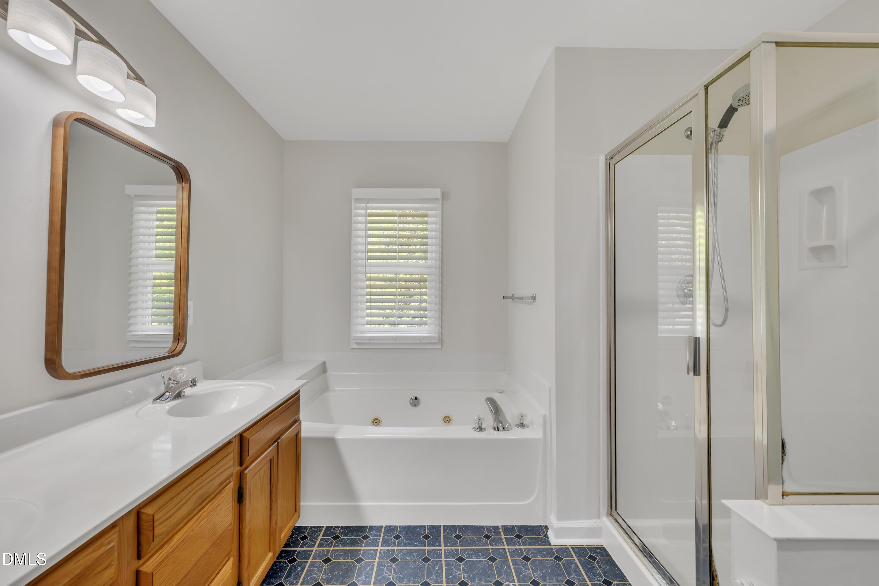 102 Cove Creek Drive Property Photo 28