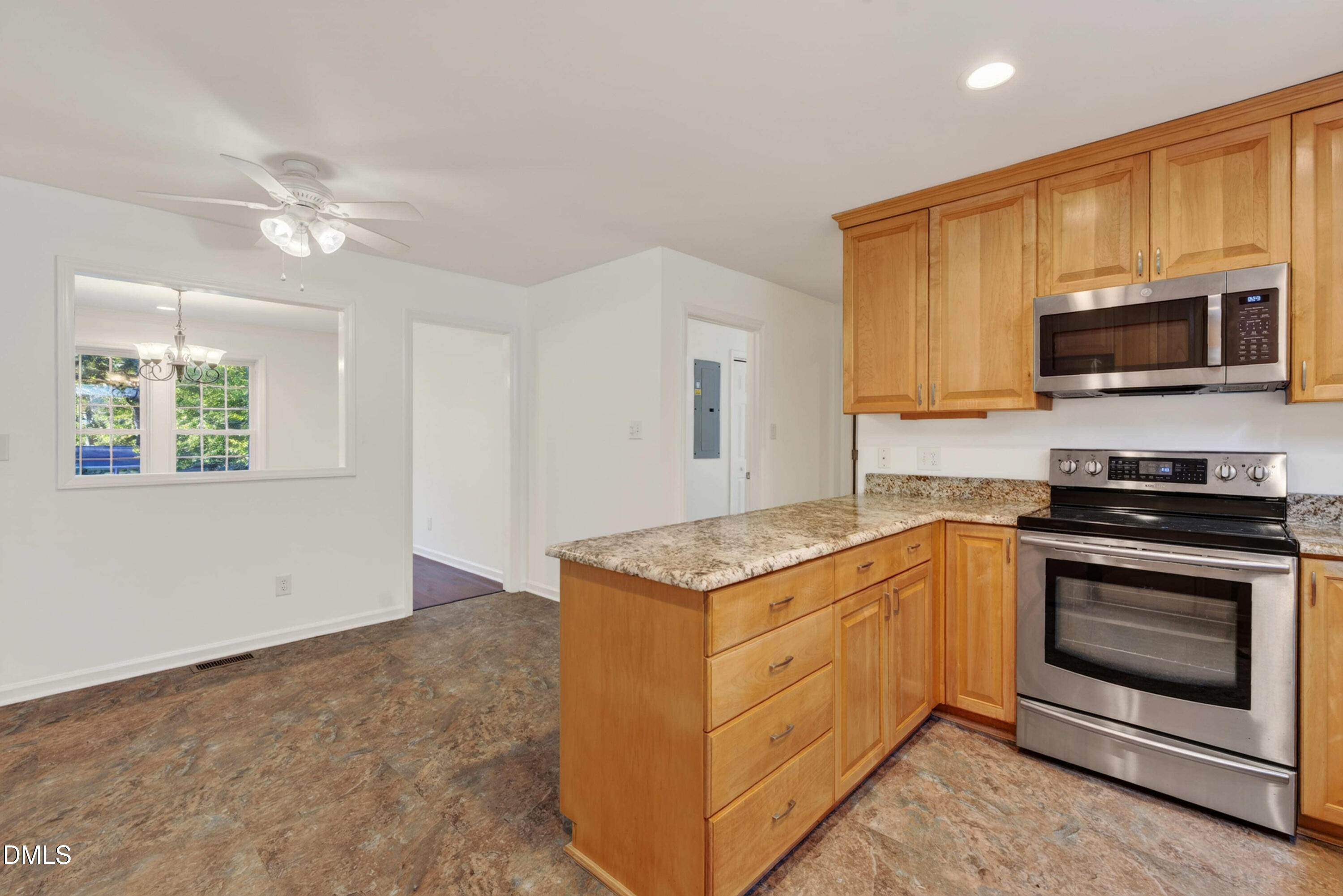 813 Greenwood Circle Property Photo 8