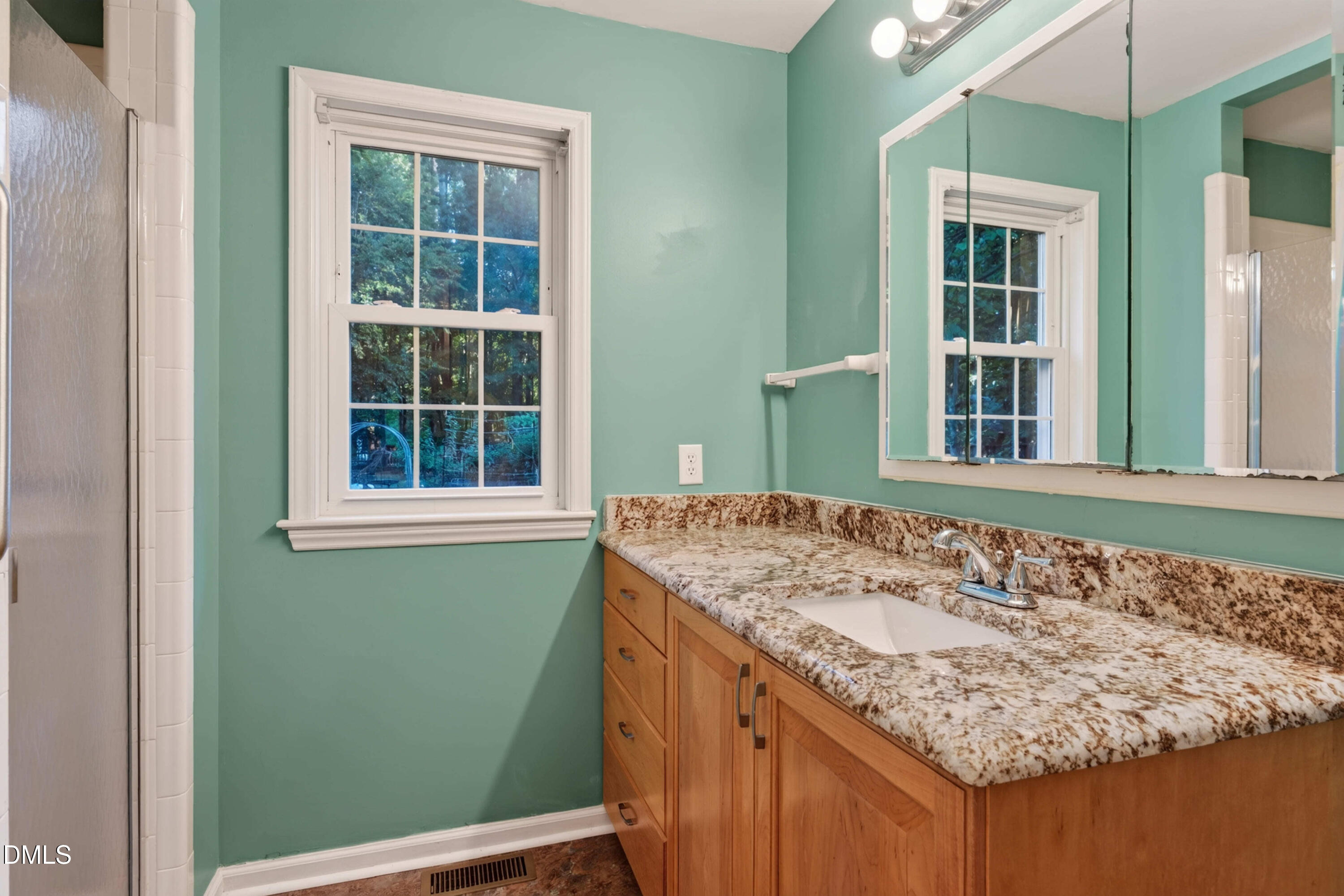 813 Greenwood Circle Property Photo 14