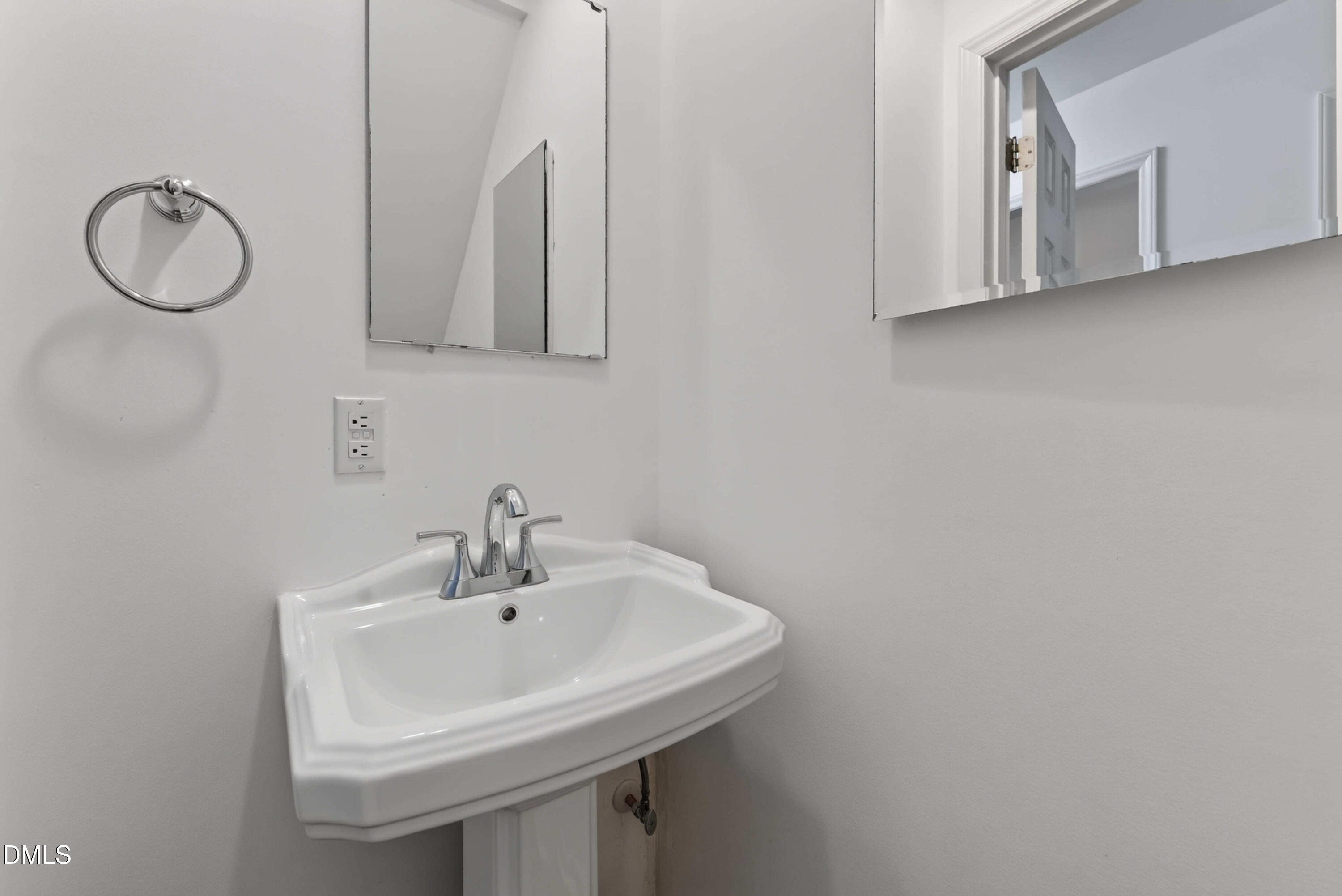813 Greenwood Circle Property Photo 17
