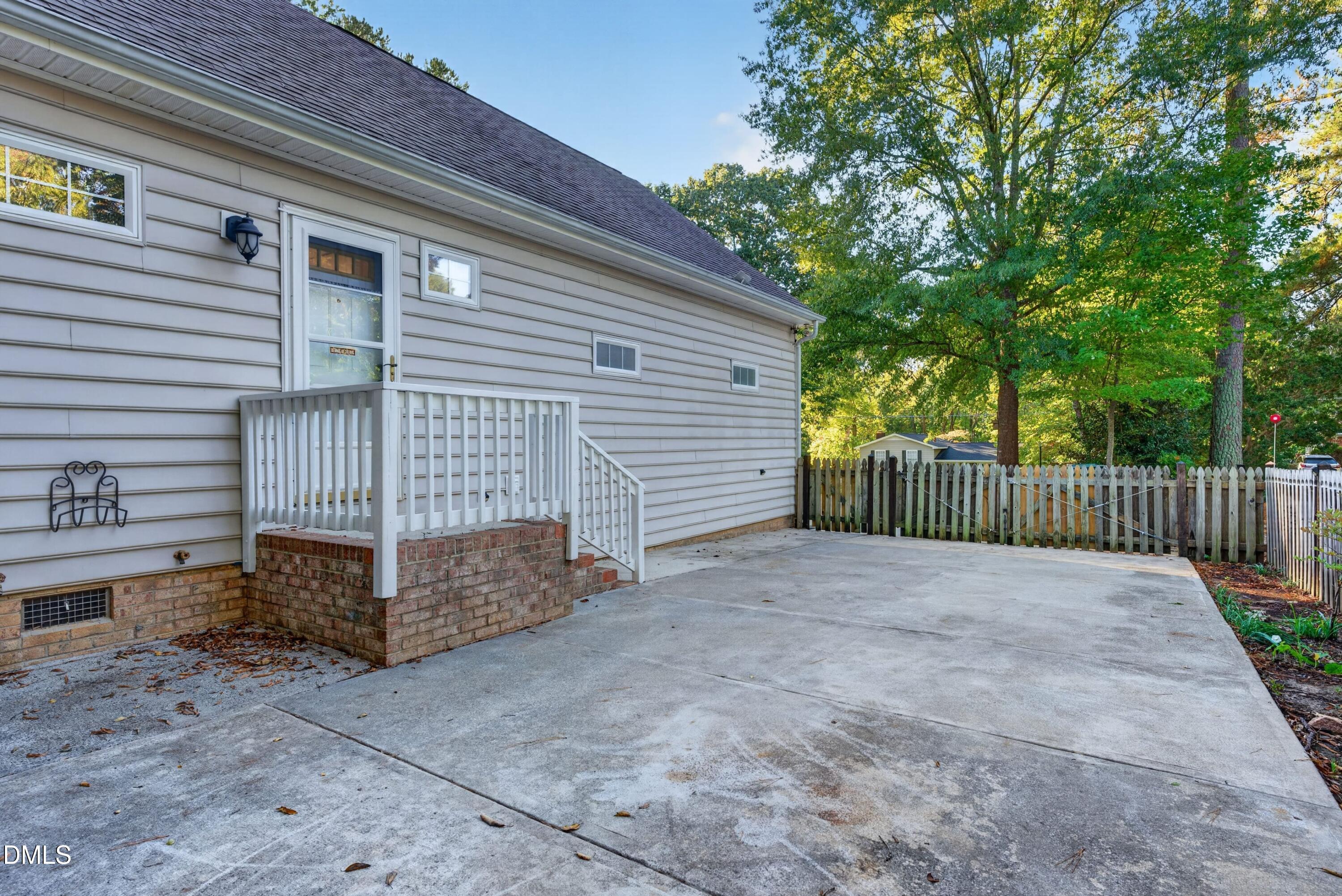 813 Greenwood Circle Property Photo 32