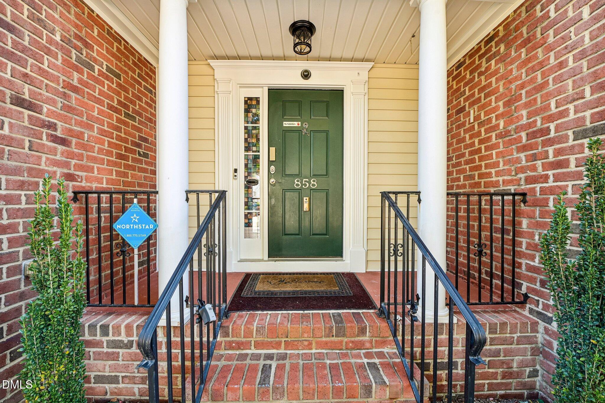 858 Saratoga Drive Property Photo 4