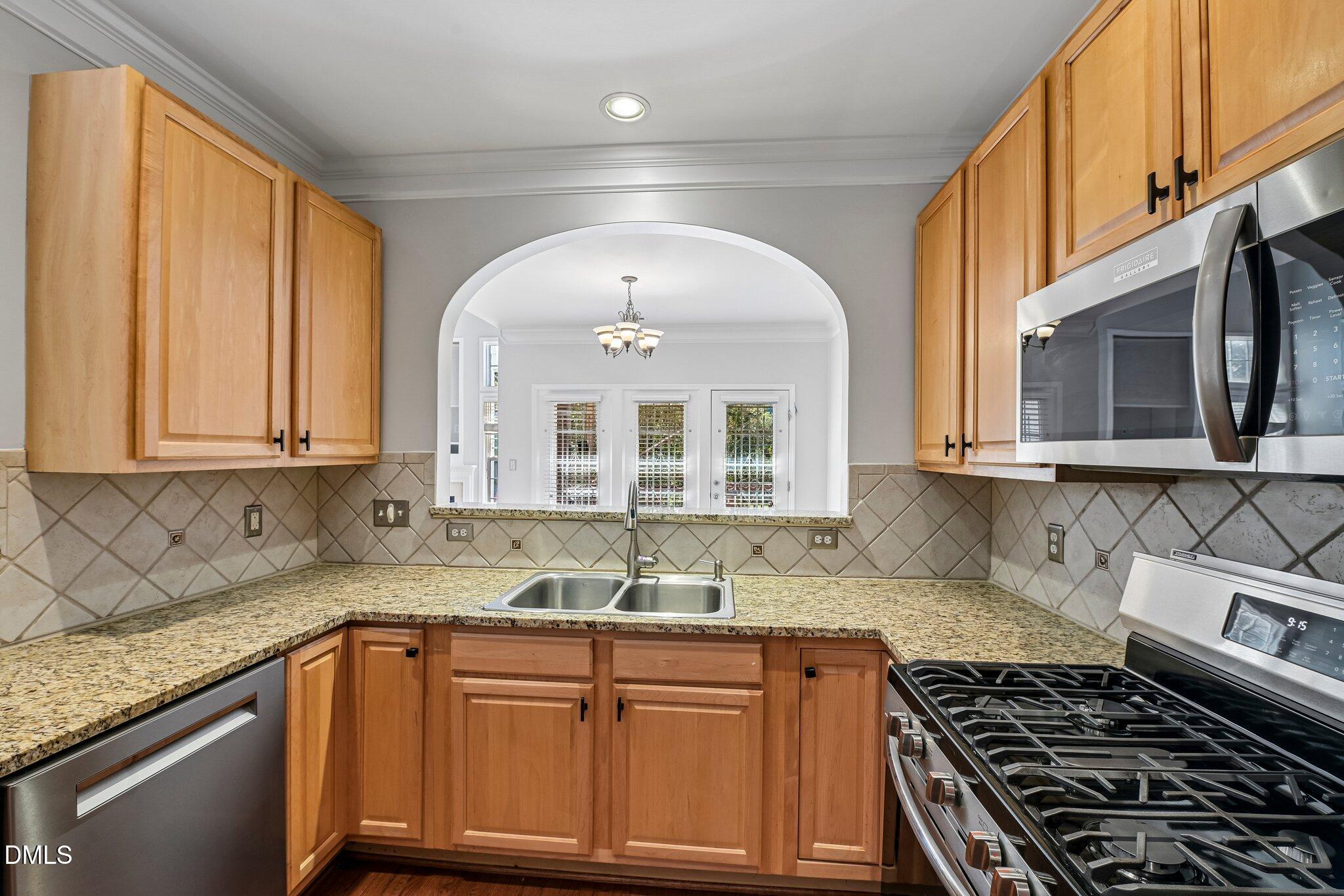 858 Saratoga Drive Property Photo 8