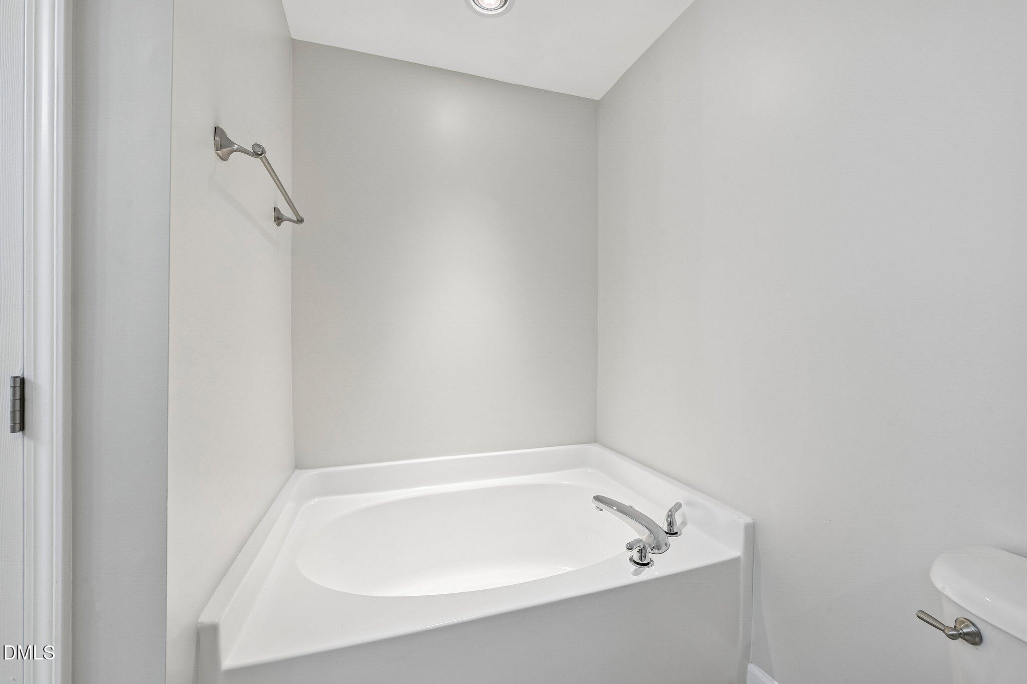 858 Saratoga Drive Property Photo 12