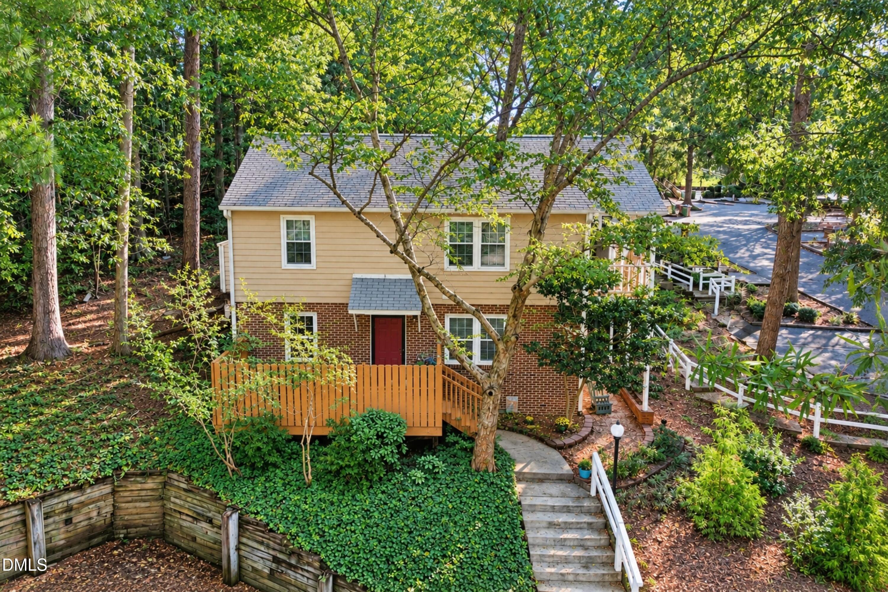128 Drummond Place