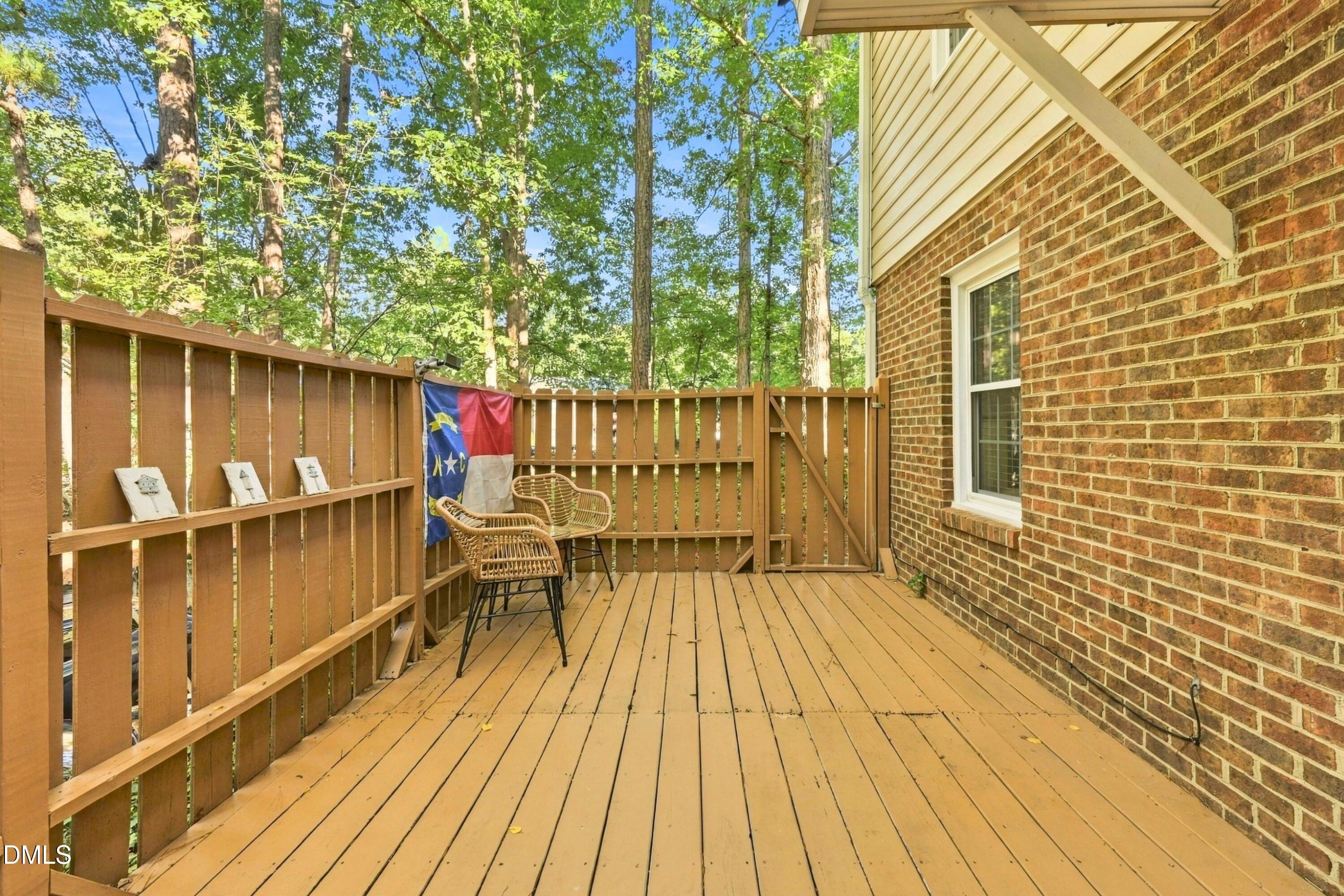 128 Drummond Place Property Photo 16