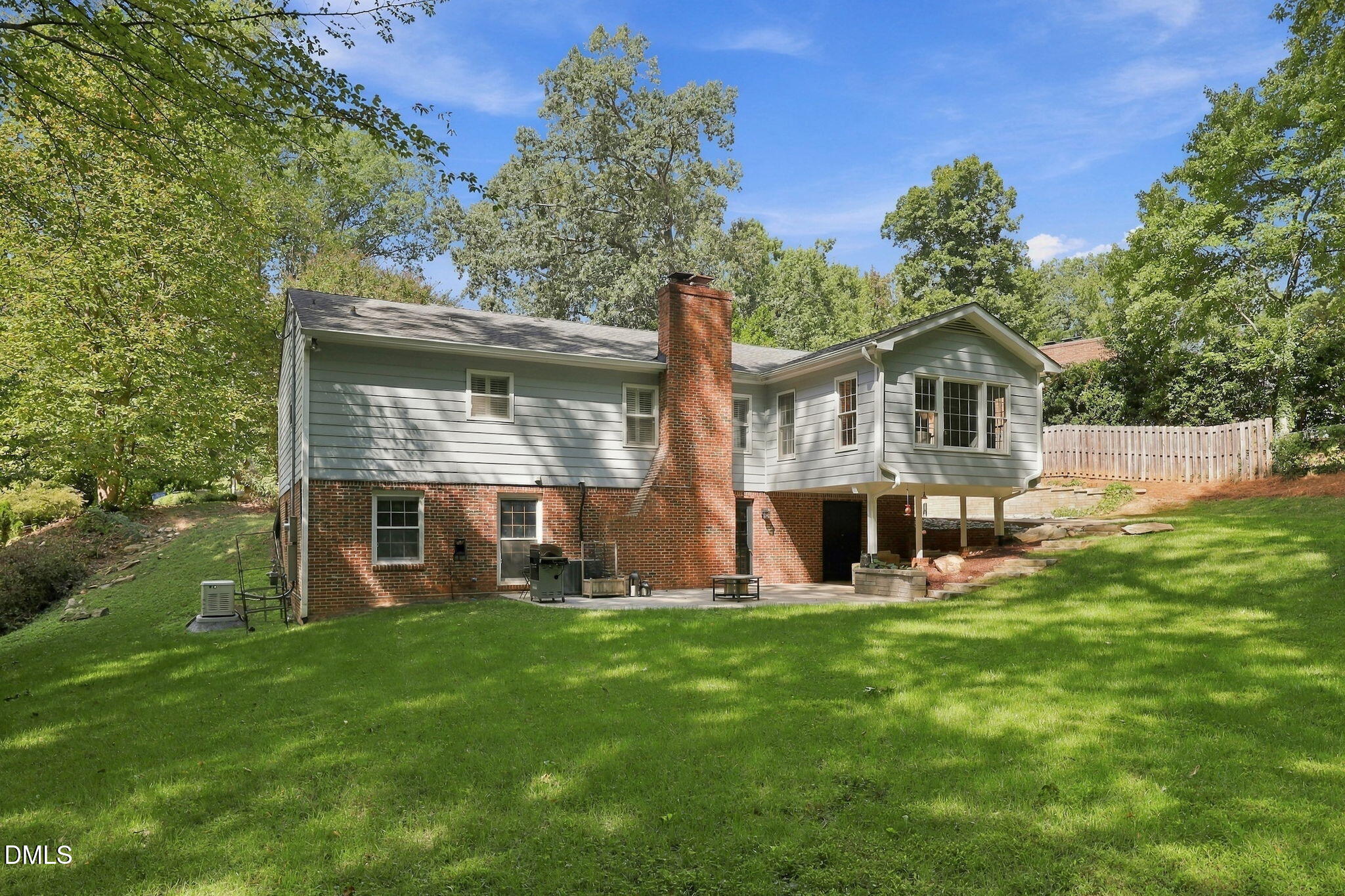 2404 Rockridge Court Property Photo 2