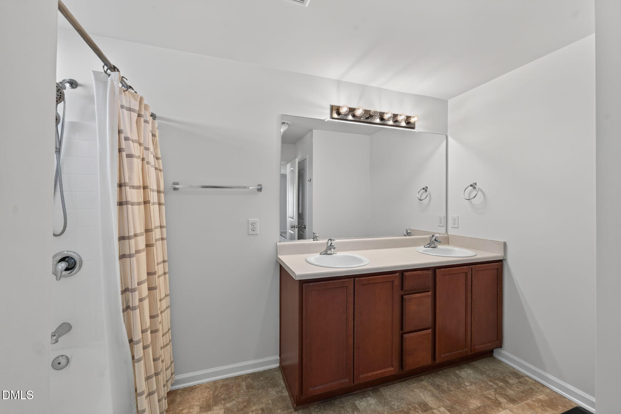 2718 Creek Bend Court Property Photo 21