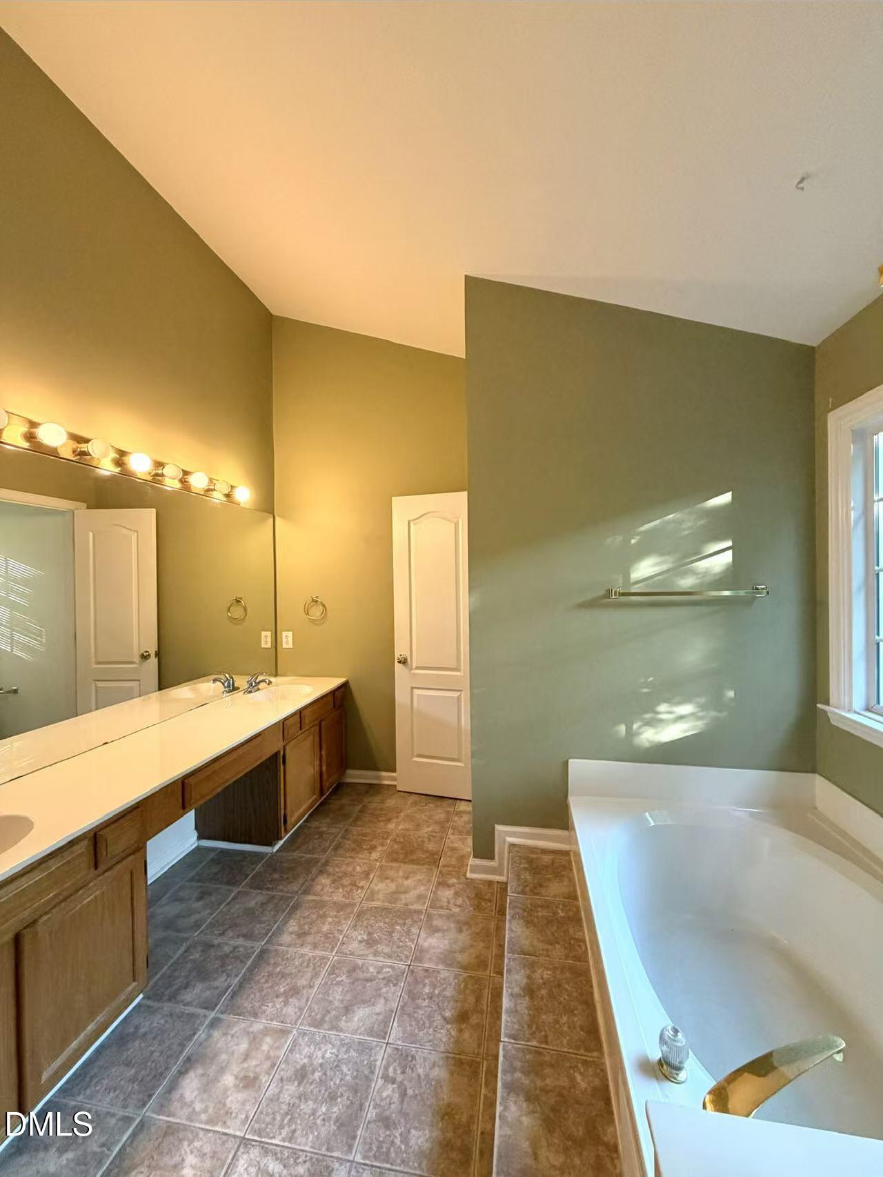 102 Pellinore Court Property Photo 40