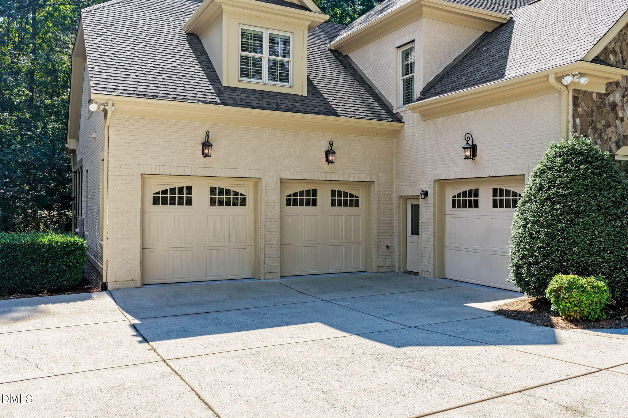 210 Crimson Oak Drive Property Photo 3