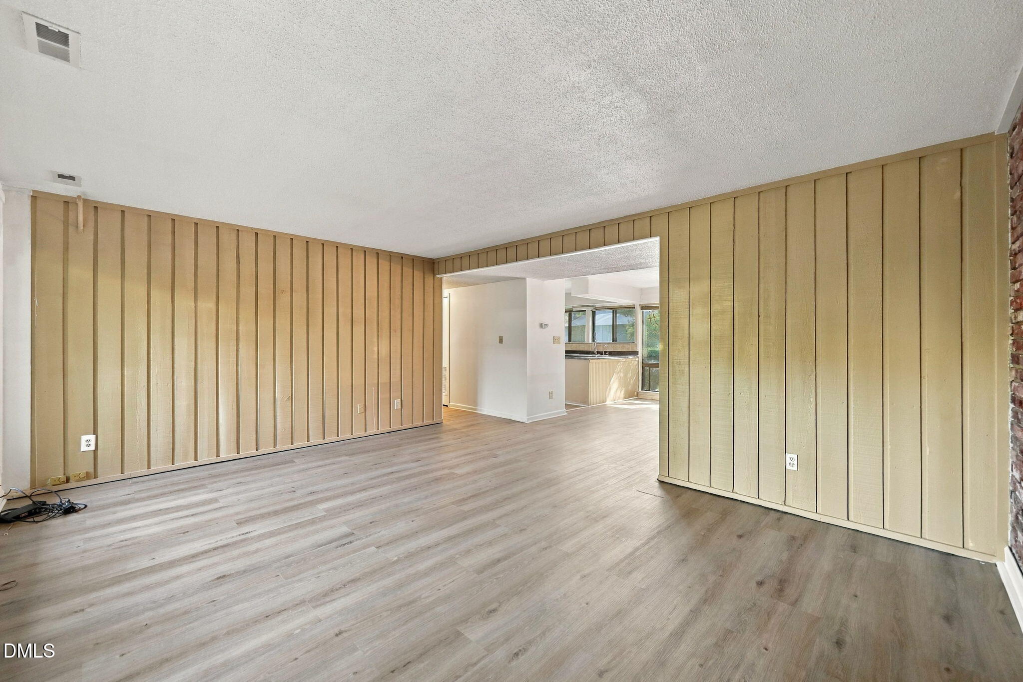 305 Oak Tree Property Photo 7