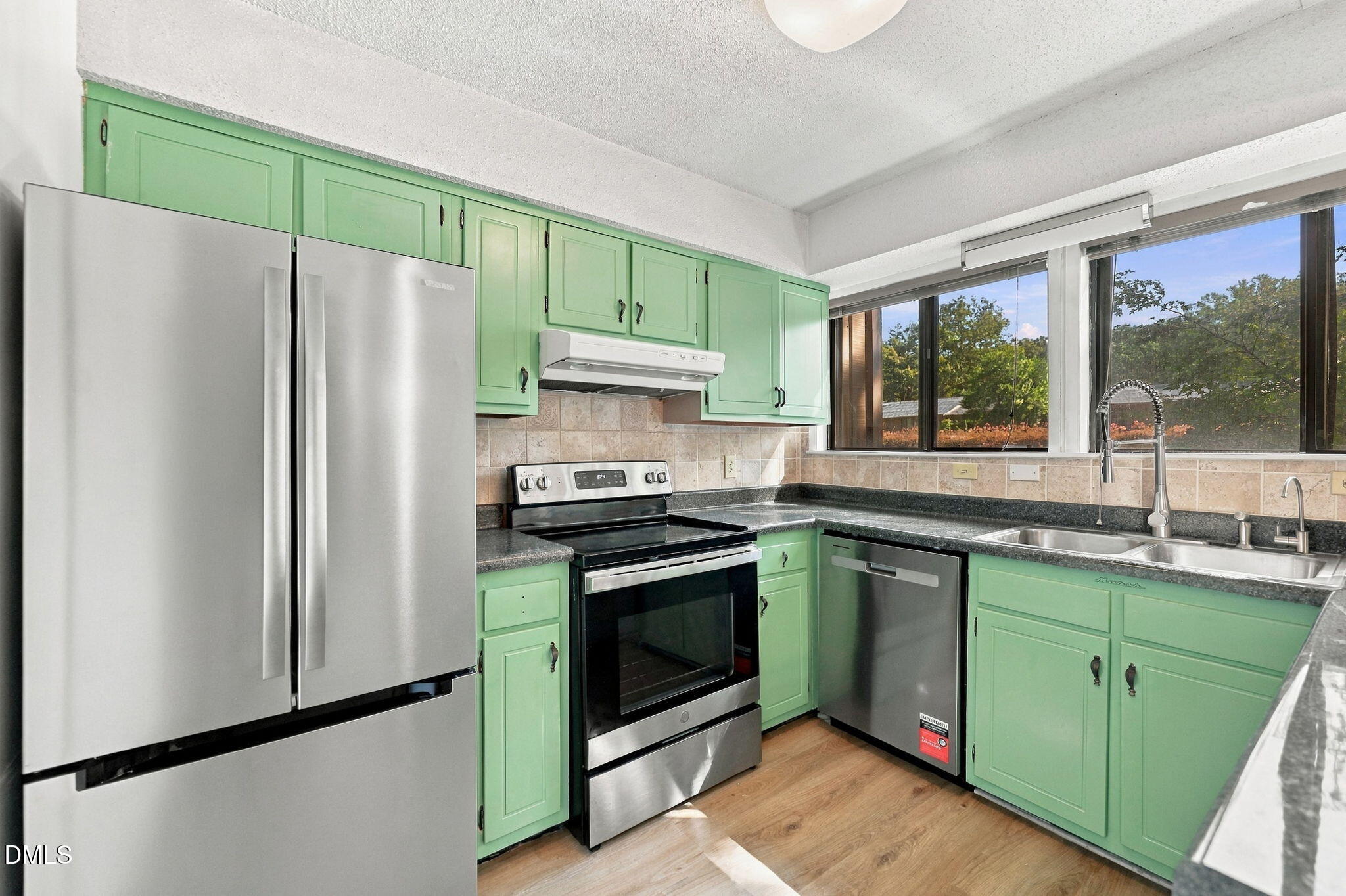305 Oak Tree Property Photo 10