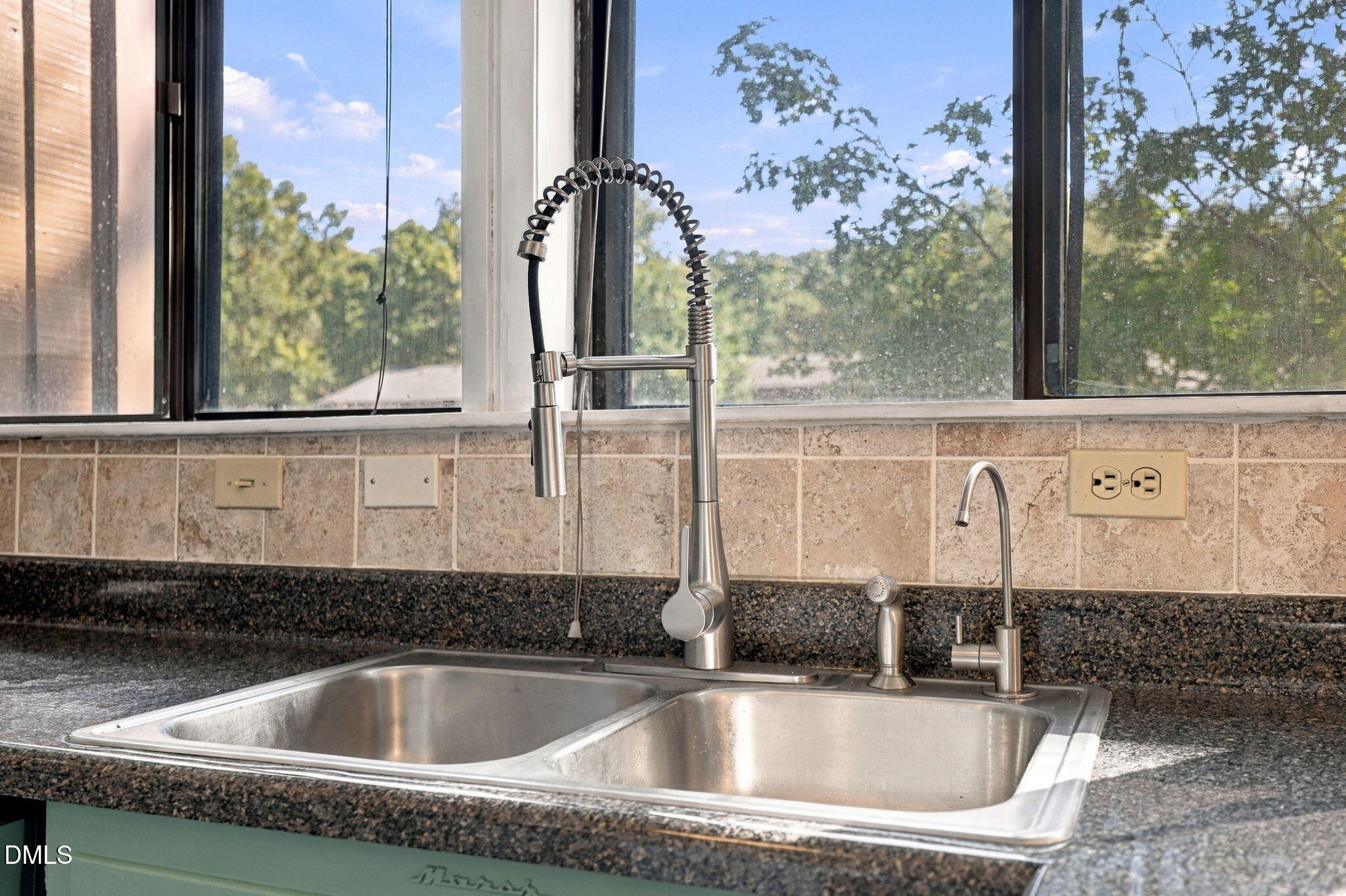 305 Oak Tree Property Photo 12