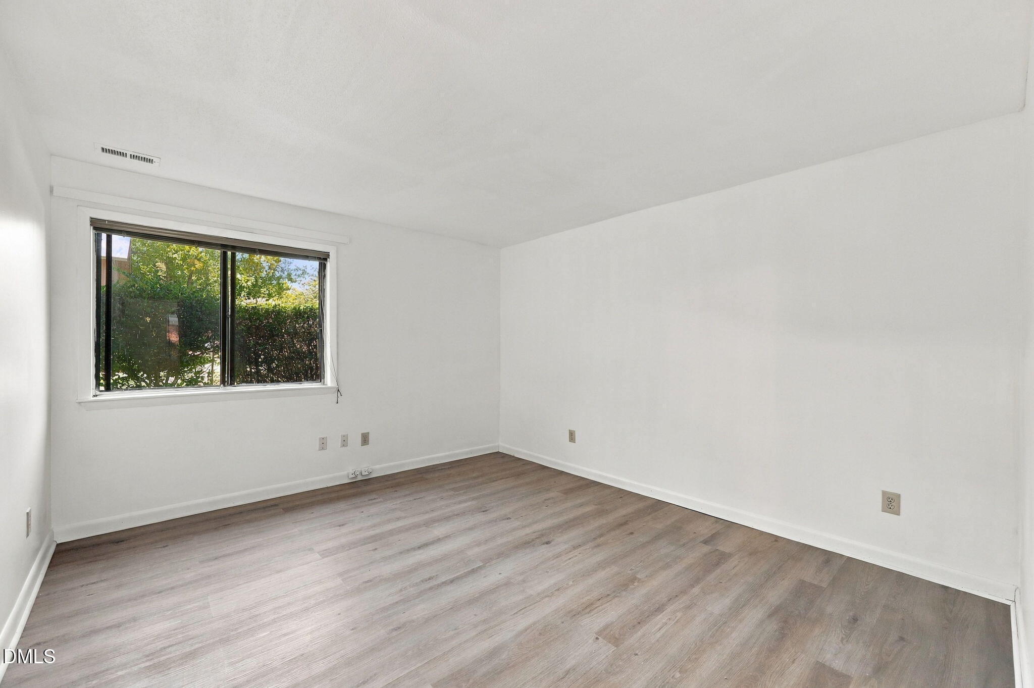 305 Oak Tree Property Photo 13