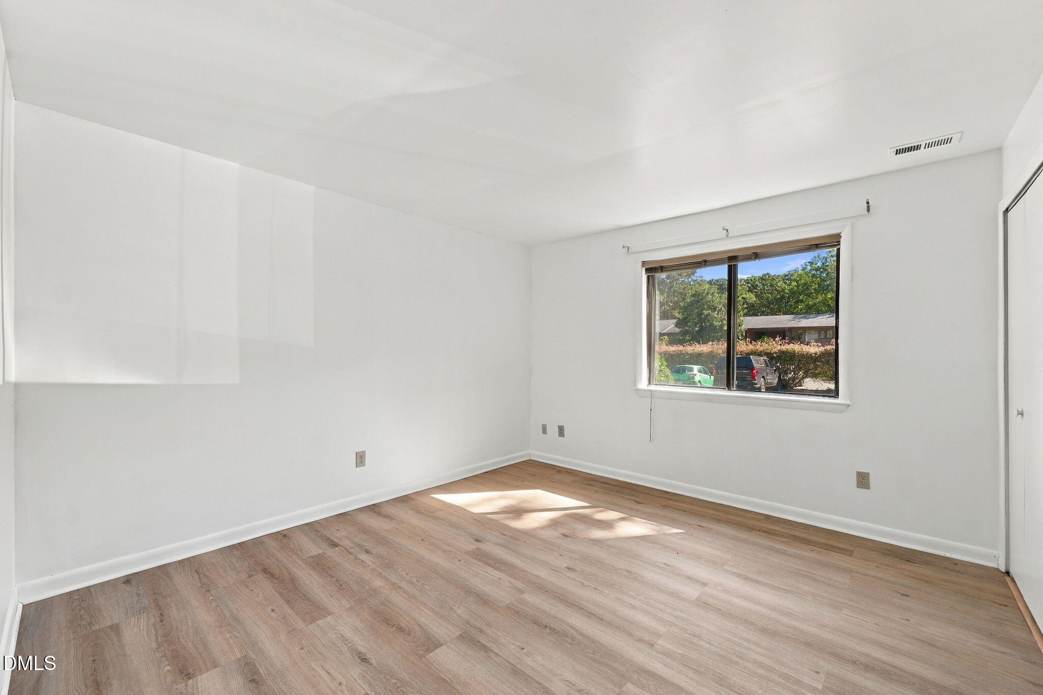 305 Oak Tree Property Photo 16