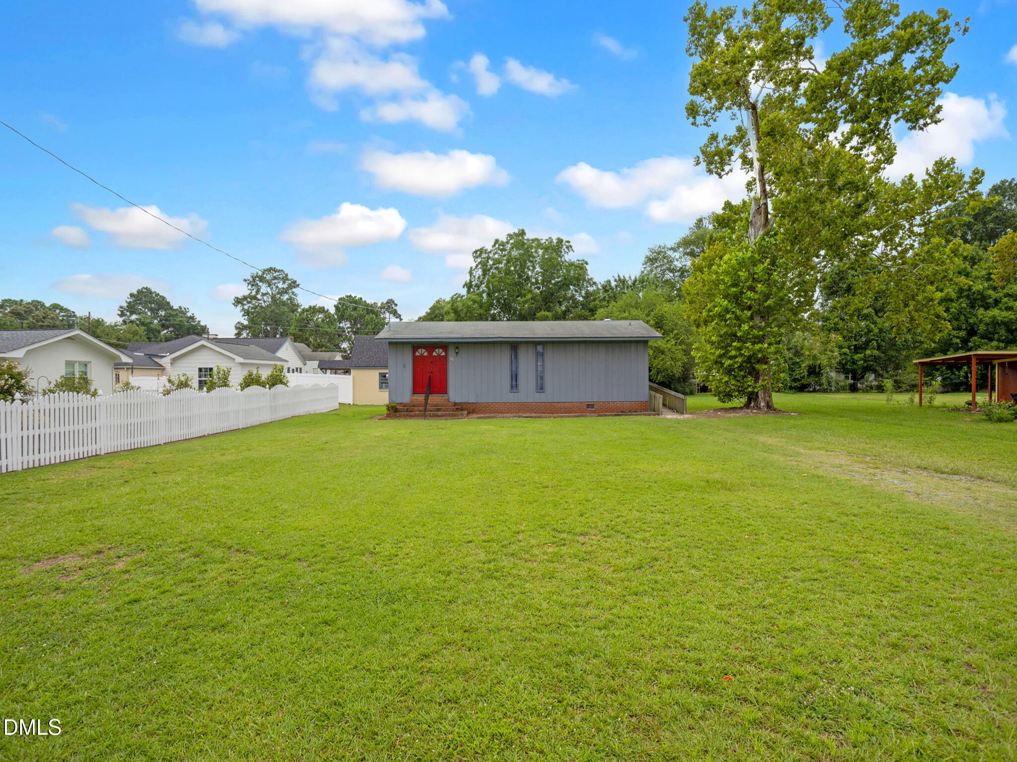 207 Price Street Property Photo 4