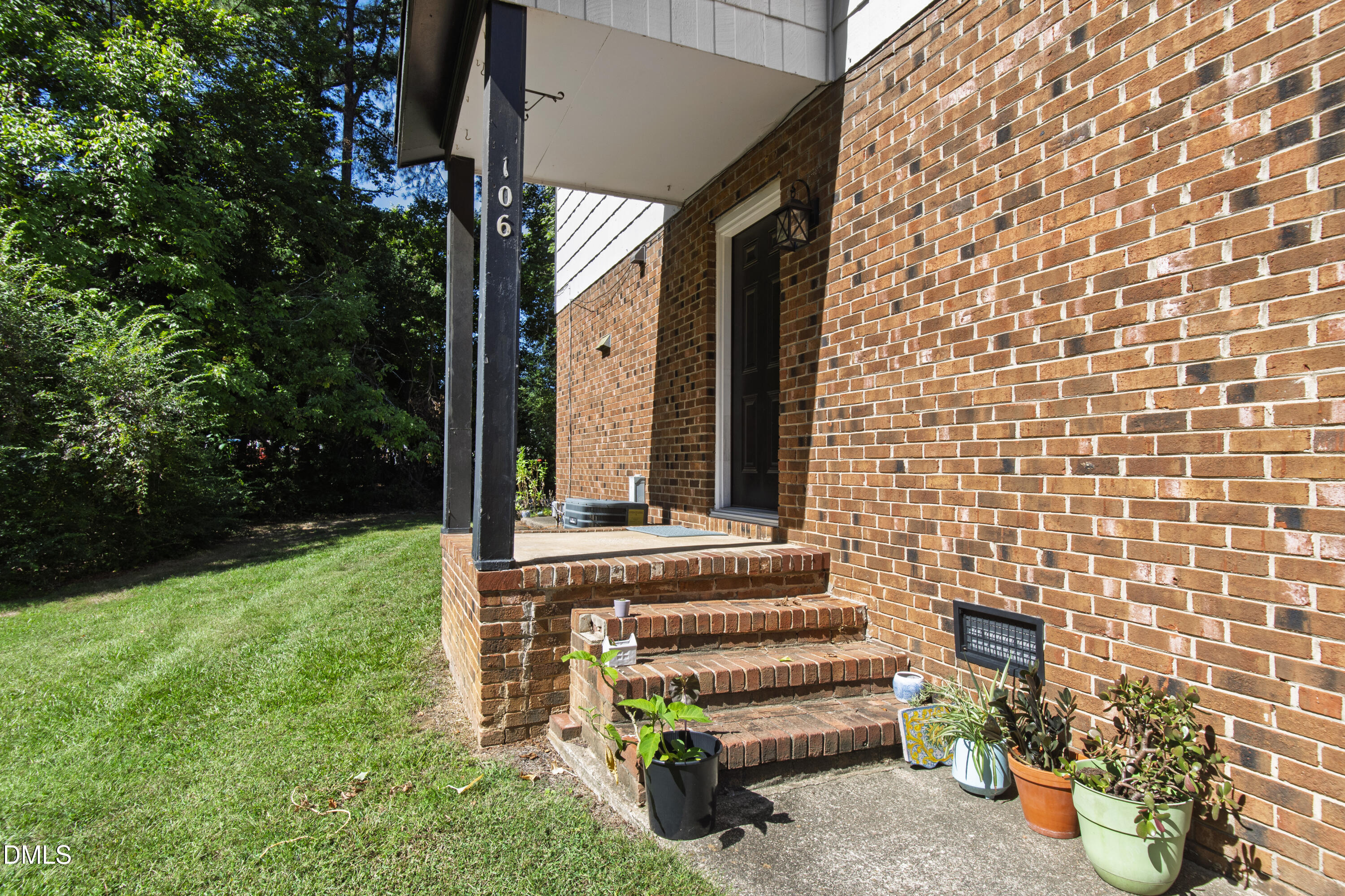 104 Rainbow Court Property Photo 4
