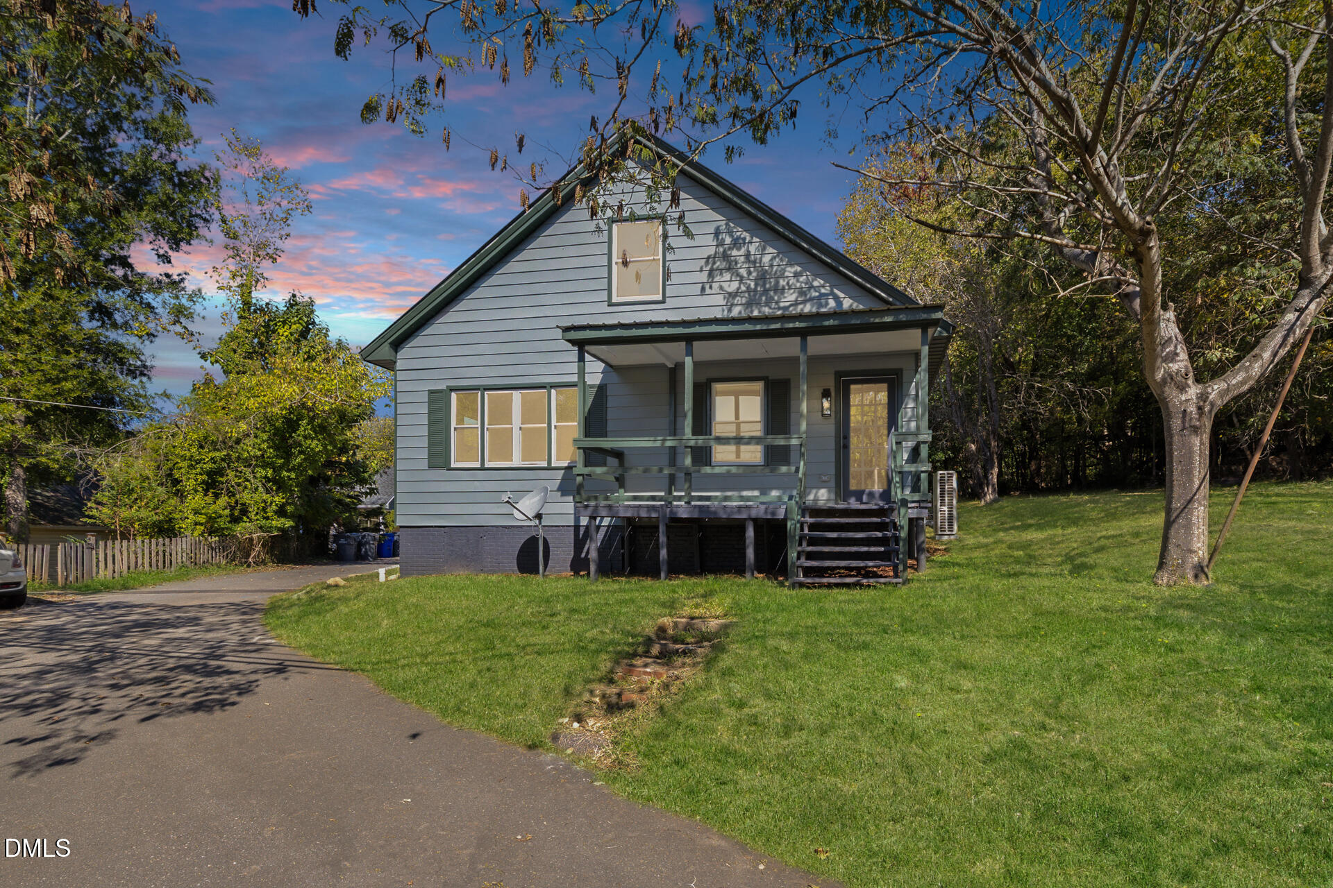530 W King Street Property Photo 6