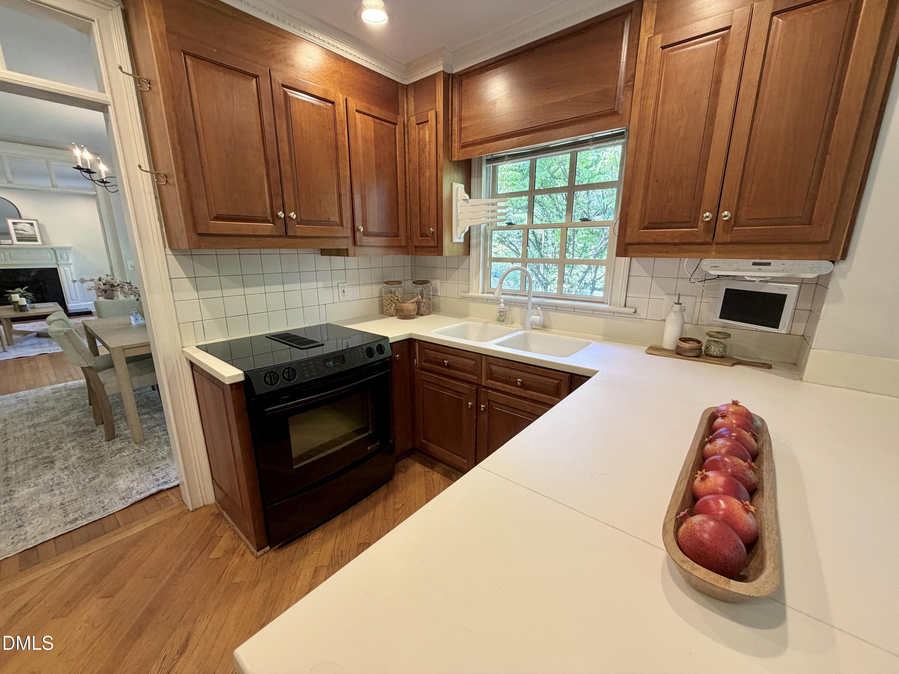 806 E Franklin Street Property Photo 10