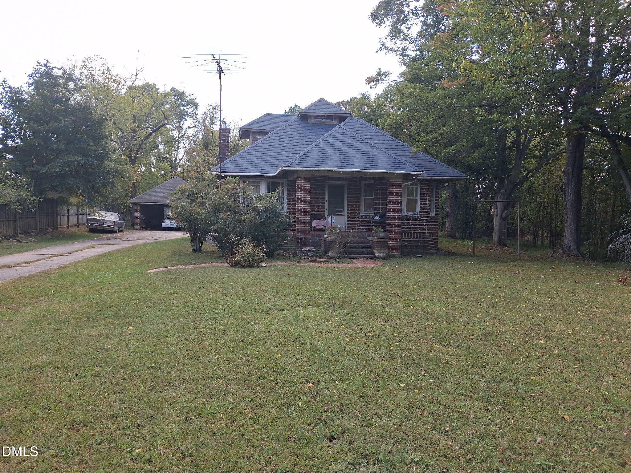 231 N Oakland Avenue Property Photo 1