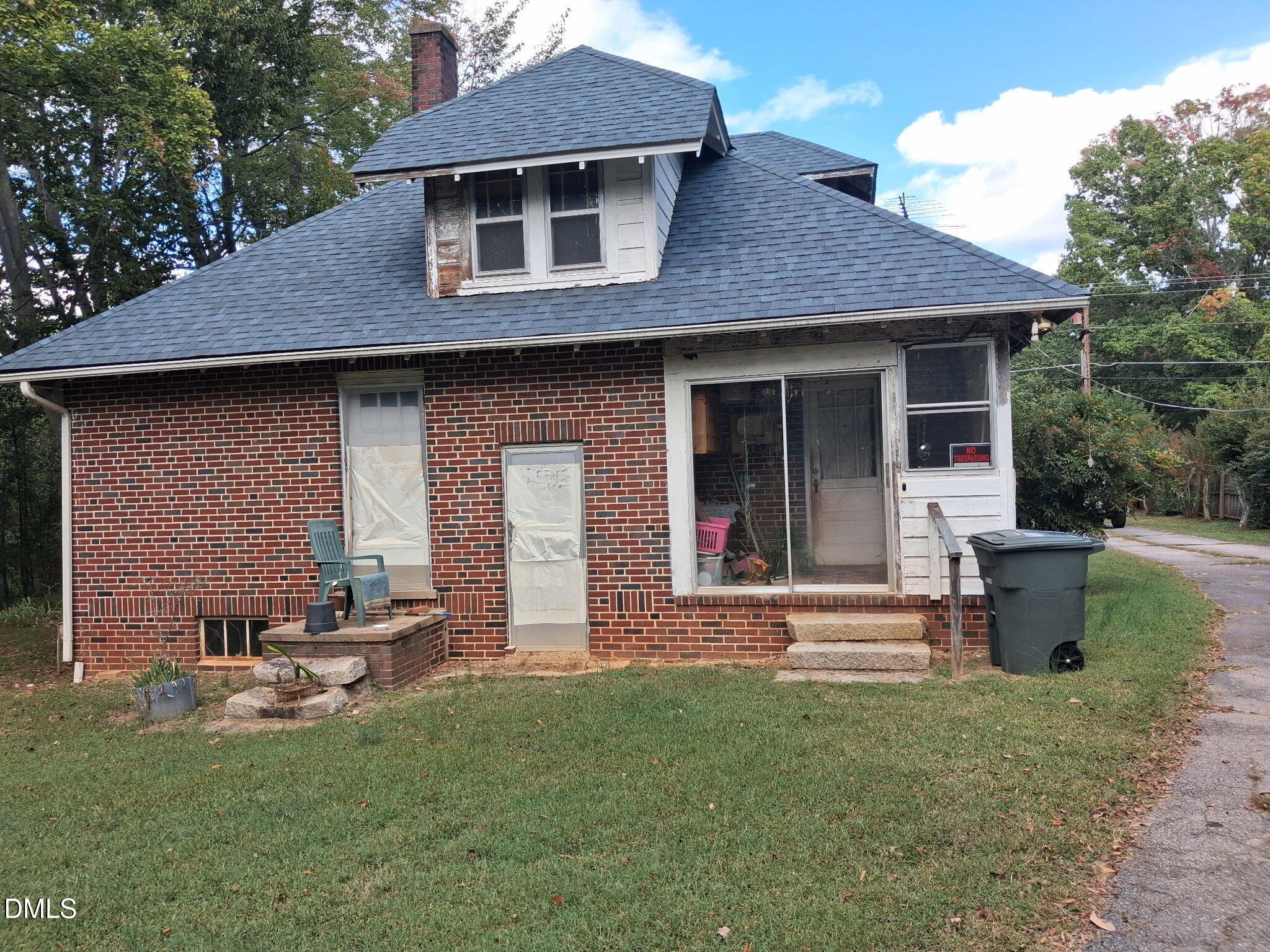 231 N Oakland Avenue Property Photo 1